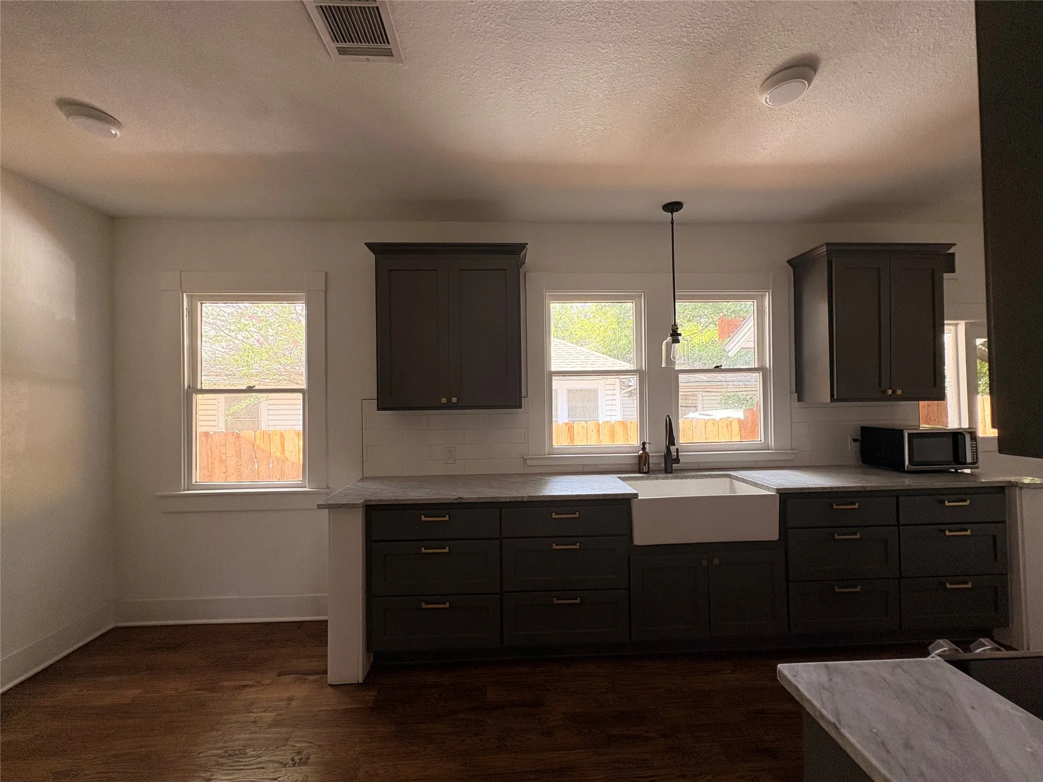 Single Family Residence For Rent in Mc Lennan County , 2626 Morrow Avenue, Waco, Texas 76707, 3 Bedroom, 2 Bathroom, 2 Garage spaces, 1,576 Sqft, built in 1928, mls#21350056, Real Estate Agent in Waco, Homes For Rent in Mc Lennan county, Homes For Rent in Waco, Realtor in Waco Texas, Real Estate Brokerage Independent Realty Texas, Luminita Cordes Realtor