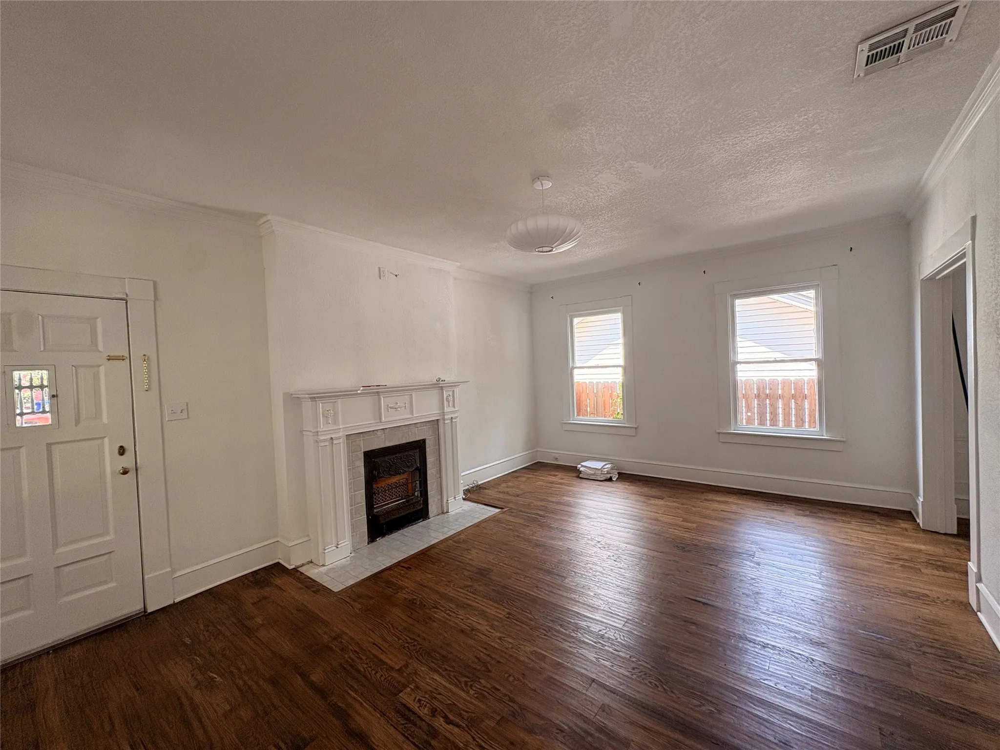 Single Family Residence For Rent in Mc Lennan County , 2626 Morrow Avenue, Waco, Texas 76707, 3 Bedroom, 2 Bathroom, 2 Garage spaces, 1,576 Sqft, built in 1928, mls#21350056, Real Estate Agent in Waco, Homes For Rent in Mc Lennan county, Homes For Rent in Waco, Realtor in Waco Texas, Real Estate Brokerage Independent Realty Texas, Luminita Cordes Realtor