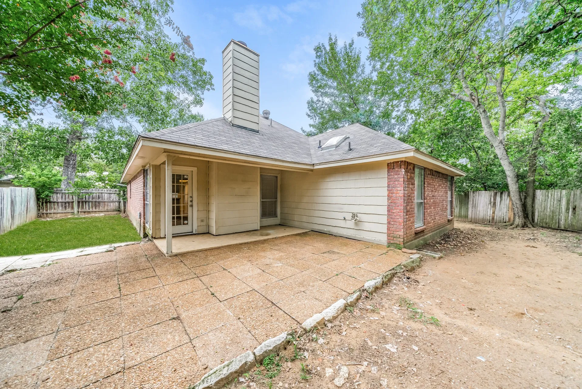 Single Family Residence For Rent in Tarrant County , 5624 Lordsburg Trail, Arlington, Texas 76017, 3 Bedroom, 2 Bathroom, 1 Garage spaces, 1,624 Sqft, built in 1984, mls#21350144, Real Estate Agent in Arlington, Homes For Rent in Tarrant county, Homes For Rent in Arlington, Realtor in Arlington Texas, Real Estate Brokerage Independent Realty Texas, Luminita Cordes Realtor