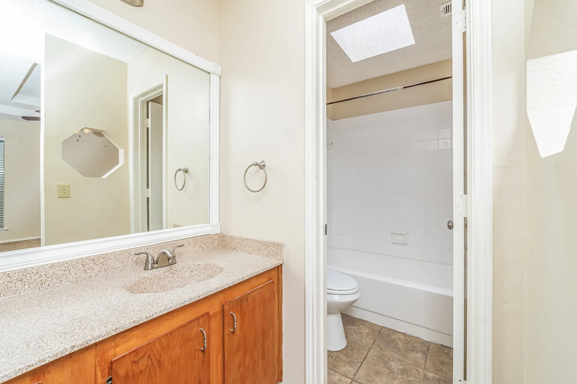 Single Family Residence For Rent in Tarrant County , 5624 Lordsburg Trail, Arlington, Texas 76017, 3 Bedroom, 2 Bathroom, 1 Garage spaces, 1,624 Sqft, built in 1984, mls#21350144, Real Estate Agent in Arlington, Homes For Rent in Tarrant county, Homes For Rent in Arlington, Realtor in Arlington Texas, Real Estate Brokerage Independent Realty Texas, Luminita Cordes Realtor