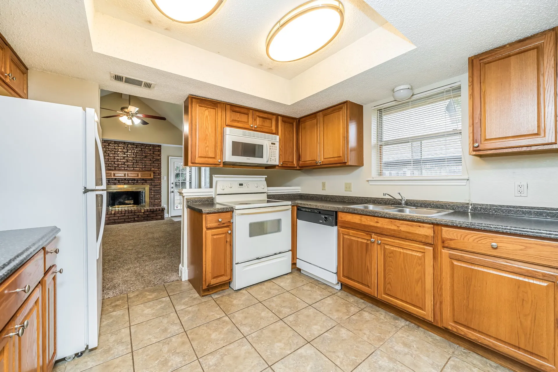 Single Family Residence For Rent in Tarrant County , 5624 Lordsburg Trail, Arlington, Texas 76017, 3 Bedroom, 2 Bathroom, 1 Garage spaces, 1,624 Sqft, built in 1984, mls#21350144, Real Estate Agent in Arlington, Homes For Rent in Tarrant county, Homes For Rent in Arlington, Realtor in Arlington Texas, Real Estate Brokerage Independent Realty Texas, Luminita Cordes Realtor