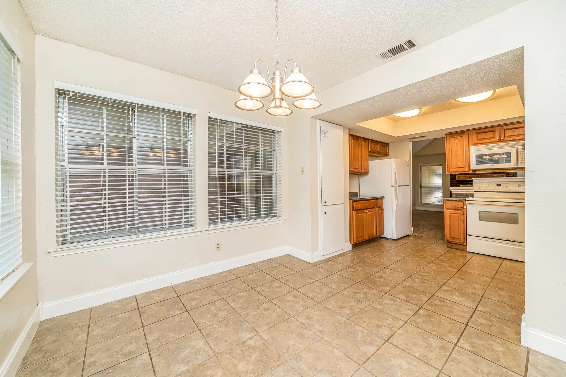 Single Family Residence For Rent in Tarrant County , 5624 Lordsburg Trail, Arlington, Texas 76017, 3 Bedroom, 2 Bathroom, 1 Garage spaces, 1,624 Sqft, built in 1984, mls#21350144, Real Estate Agent in Arlington, Homes For Rent in Tarrant county, Homes For Rent in Arlington, Realtor in Arlington Texas, Real Estate Brokerage Independent Realty Texas, Luminita Cordes Realtor