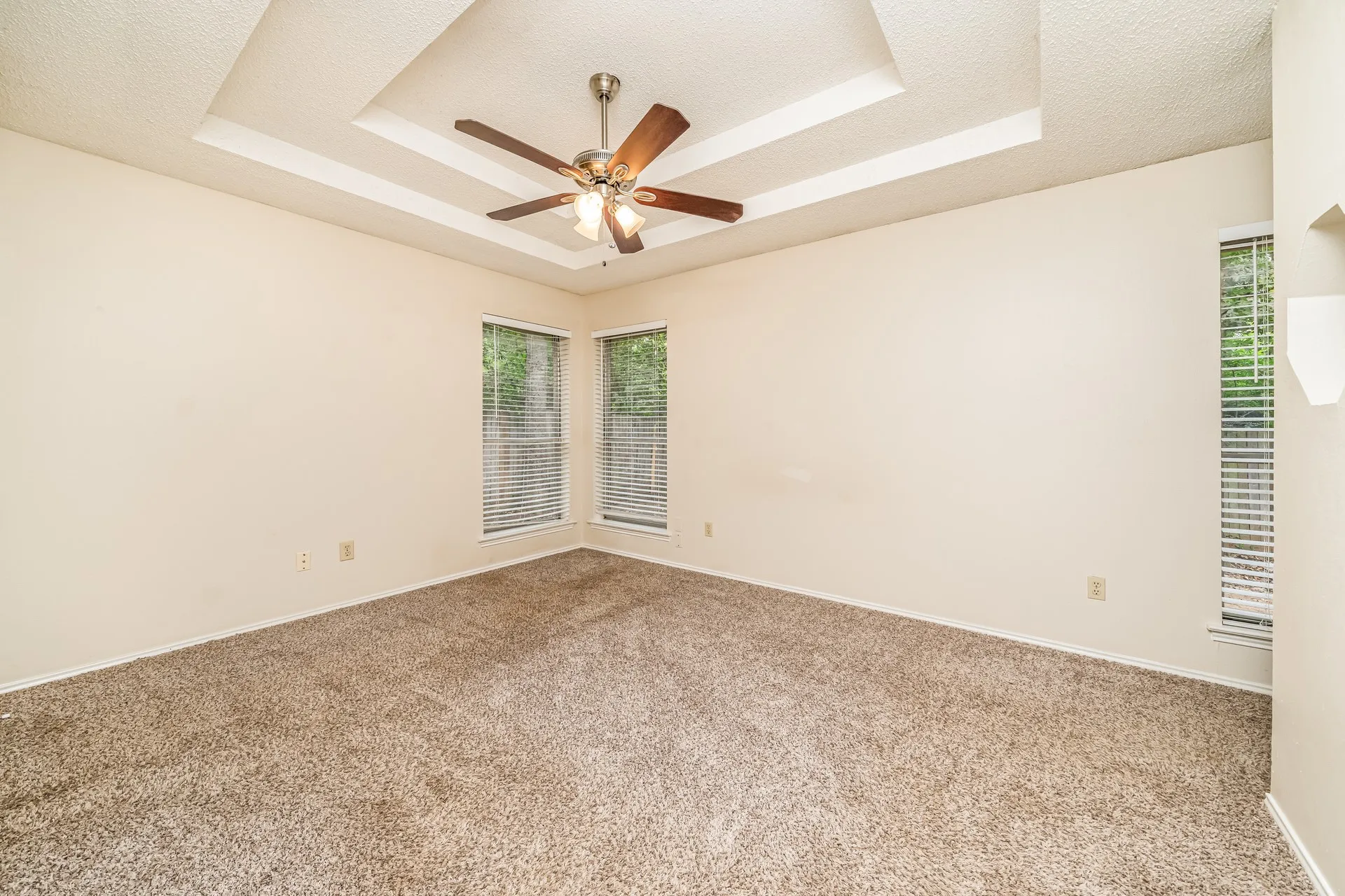Single Family Residence For Rent in Tarrant County , 5624 Lordsburg Trail, Arlington, Texas 76017, 3 Bedroom, 2 Bathroom, 1 Garage spaces, 1,624 Sqft, built in 1984, mls#21350144, Real Estate Agent in Arlington, Homes For Rent in Tarrant county, Homes For Rent in Arlington, Realtor in Arlington Texas, Real Estate Brokerage Independent Realty Texas, Luminita Cordes Realtor