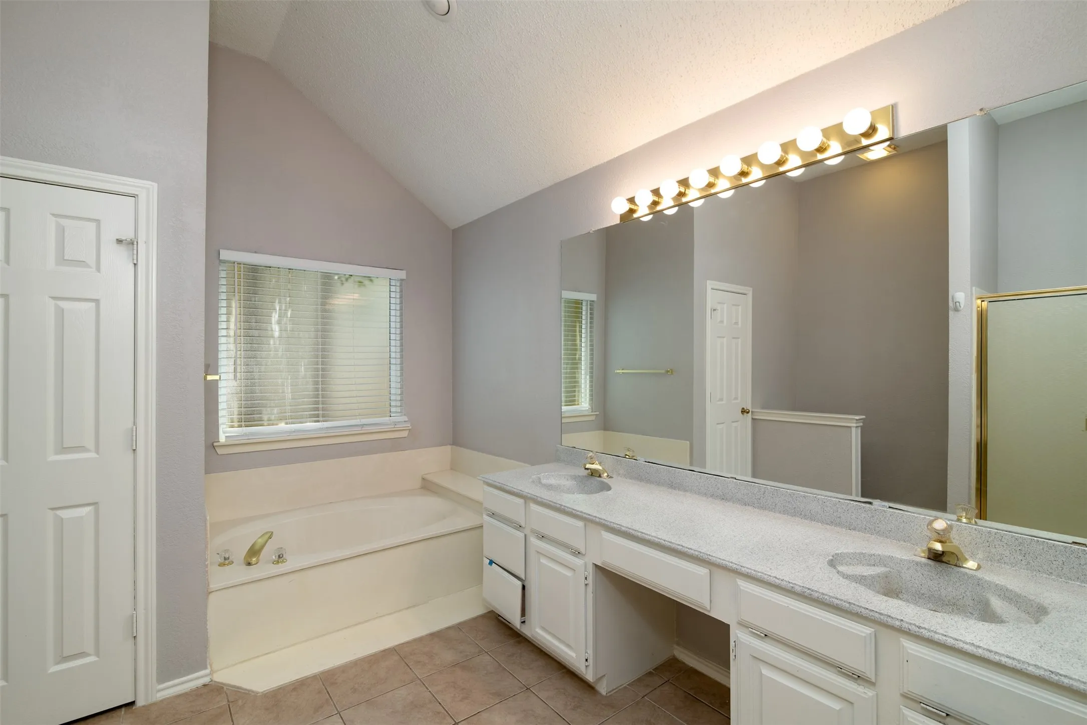 Single Family Residence For Rent in Collin County , 1329 Maywood Court, Plano, Texas 75023, 3 Bedroom, 2 Bathroom, 2 Garage spaces, 1,501 Sqft, built in 1990, mls#21342363, Real Estate Agent in Plano, Homes For Rent in Collin county, Homes For Rent in Plano, Realtor in Plano Texas, Real Estate Brokerage Independent Realty Texas, Luminita Cordes Realtor