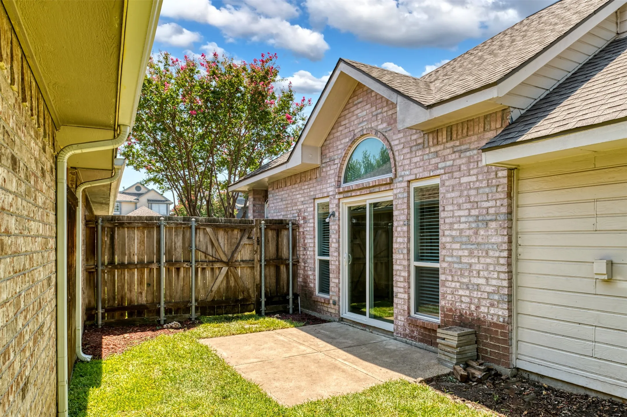 Single Family Residence For Rent in Collin County , 1329 Maywood Court, Plano, Texas 75023, 3 Bedroom, 2 Bathroom, 2 Garage spaces, 1,501 Sqft, built in 1990, mls#21342363, Real Estate Agent in Plano, Homes For Rent in Collin county, Homes For Rent in Plano, Realtor in Plano Texas, Real Estate Brokerage Independent Realty Texas, Luminita Cordes Realtor
