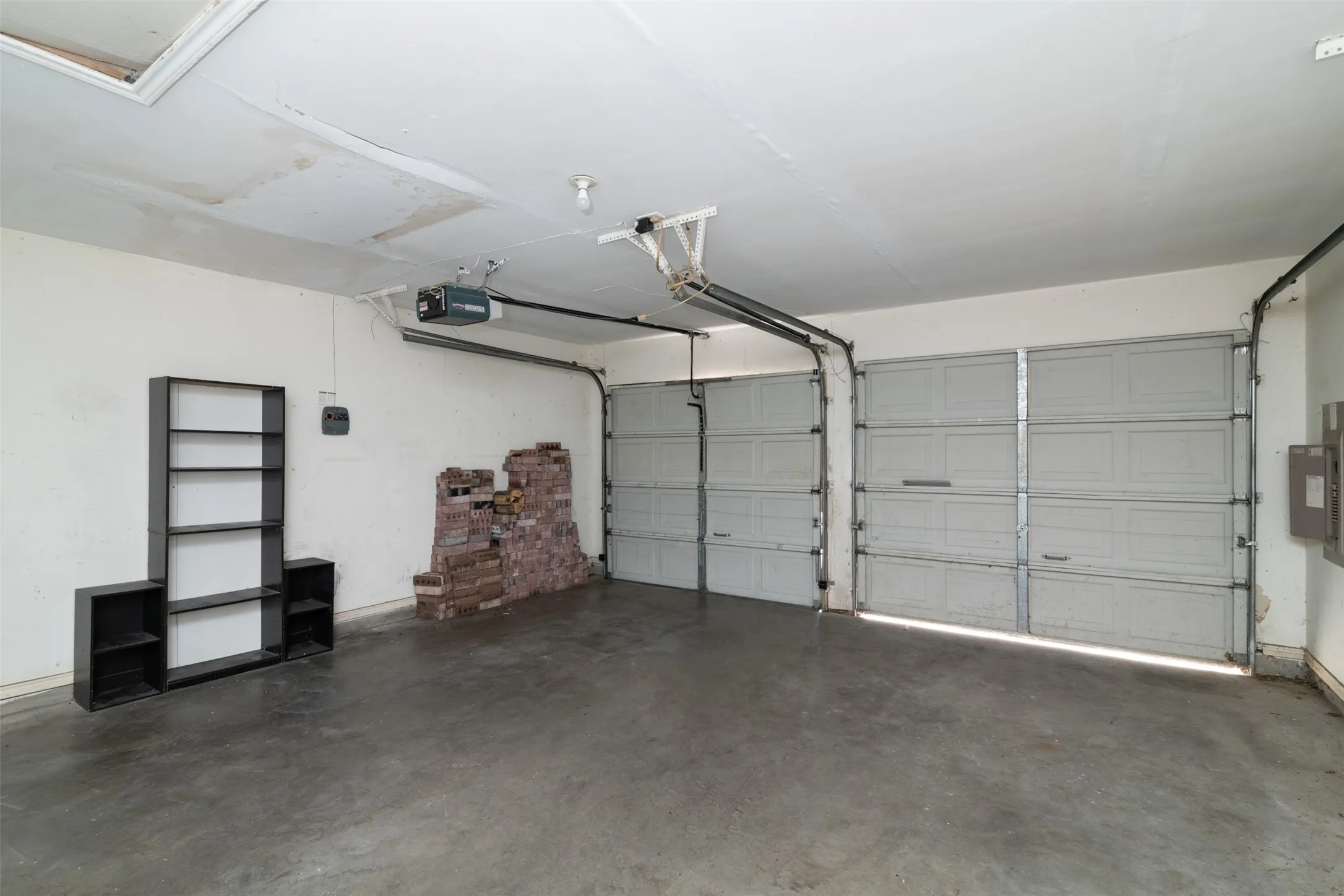 Single Family Residence For Rent in Collin County , 1329 Maywood Court, Plano, Texas 75023, 3 Bedroom, 2 Bathroom, 2 Garage spaces, 1,501 Sqft, built in 1990, mls#21342363, Real Estate Agent in Plano, Homes For Rent in Collin county, Homes For Rent in Plano, Realtor in Plano Texas, Real Estate Brokerage Independent Realty Texas, Luminita Cordes Realtor