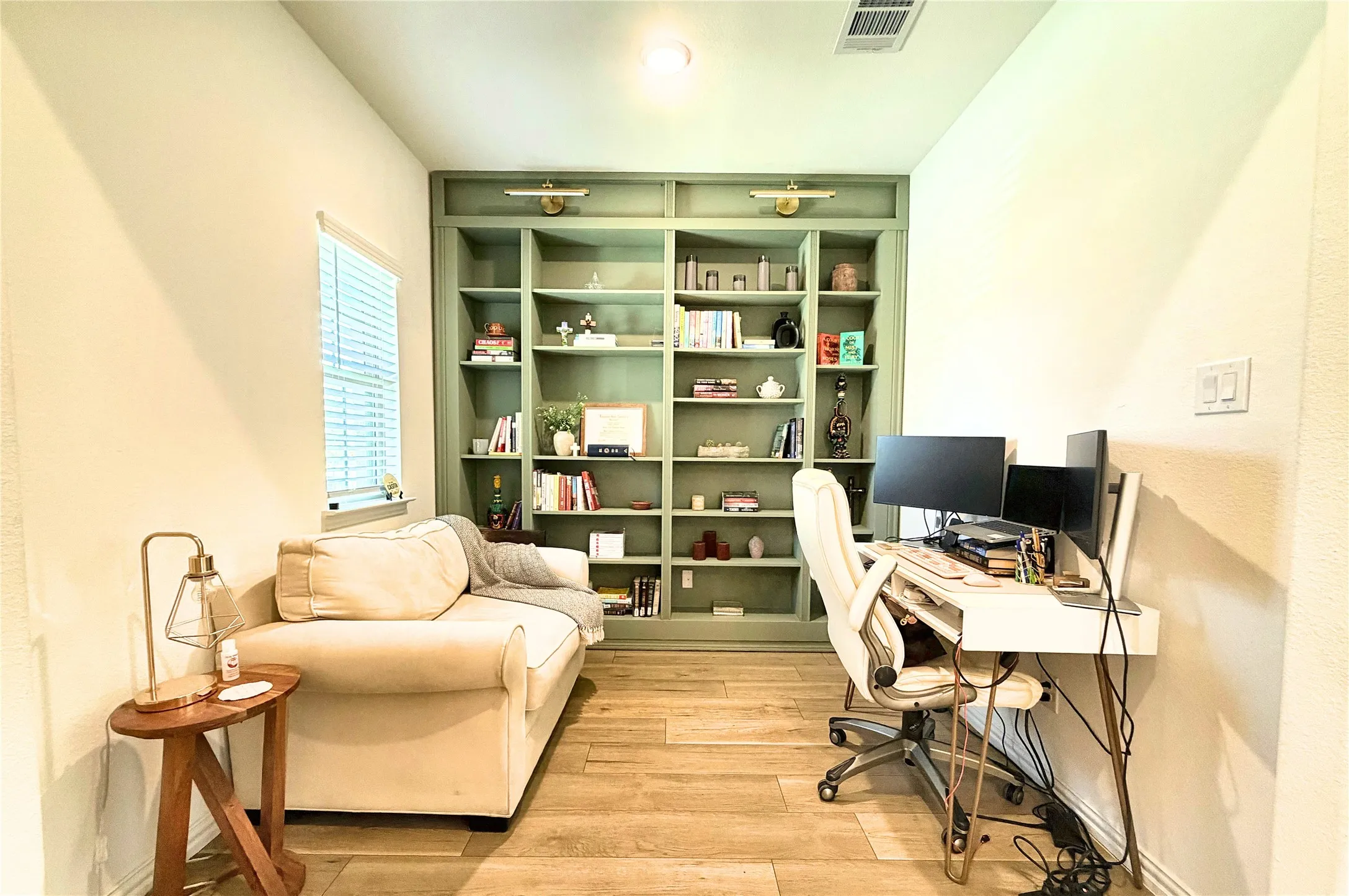 Single Family Residence For Sale in Dallas County , 1314 Broadview Drive, Garland, Texas 75042, 3 Bedroom, 2 Bathroom, 2 Garage spaces, 1,723 Sqft, built in 2023, mls#21350127, Real Estate Agent in Garland, Homes For Sale in Dallas county, Homes For Sale in Garland, Realtor in Garland Texas, Real Estate Brokerage Independent Realty Texas, Luminita Cordes Realtor