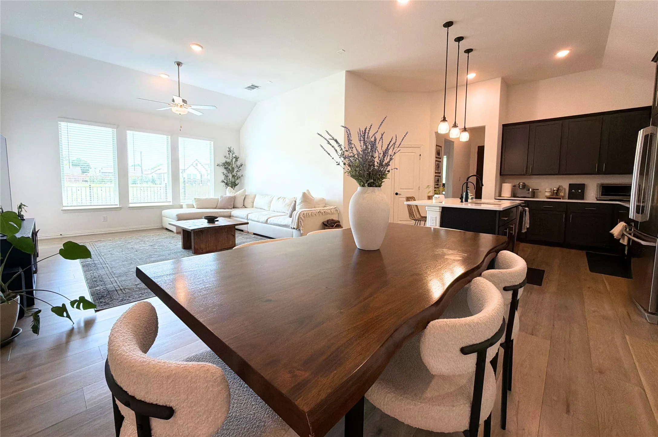 Single Family Residence For Sale in Dallas County , 1314 Broadview Drive, Garland, Texas 75042, 3 Bedroom, 2 Bathroom, 2 Garage spaces, 1,723 Sqft, built in 2023, mls#21350127, Real Estate Agent in Garland, Homes For Sale in Dallas county, Homes For Sale in Garland, Realtor in Garland Texas, Real Estate Brokerage Independent Realty Texas, Luminita Cordes Realtor