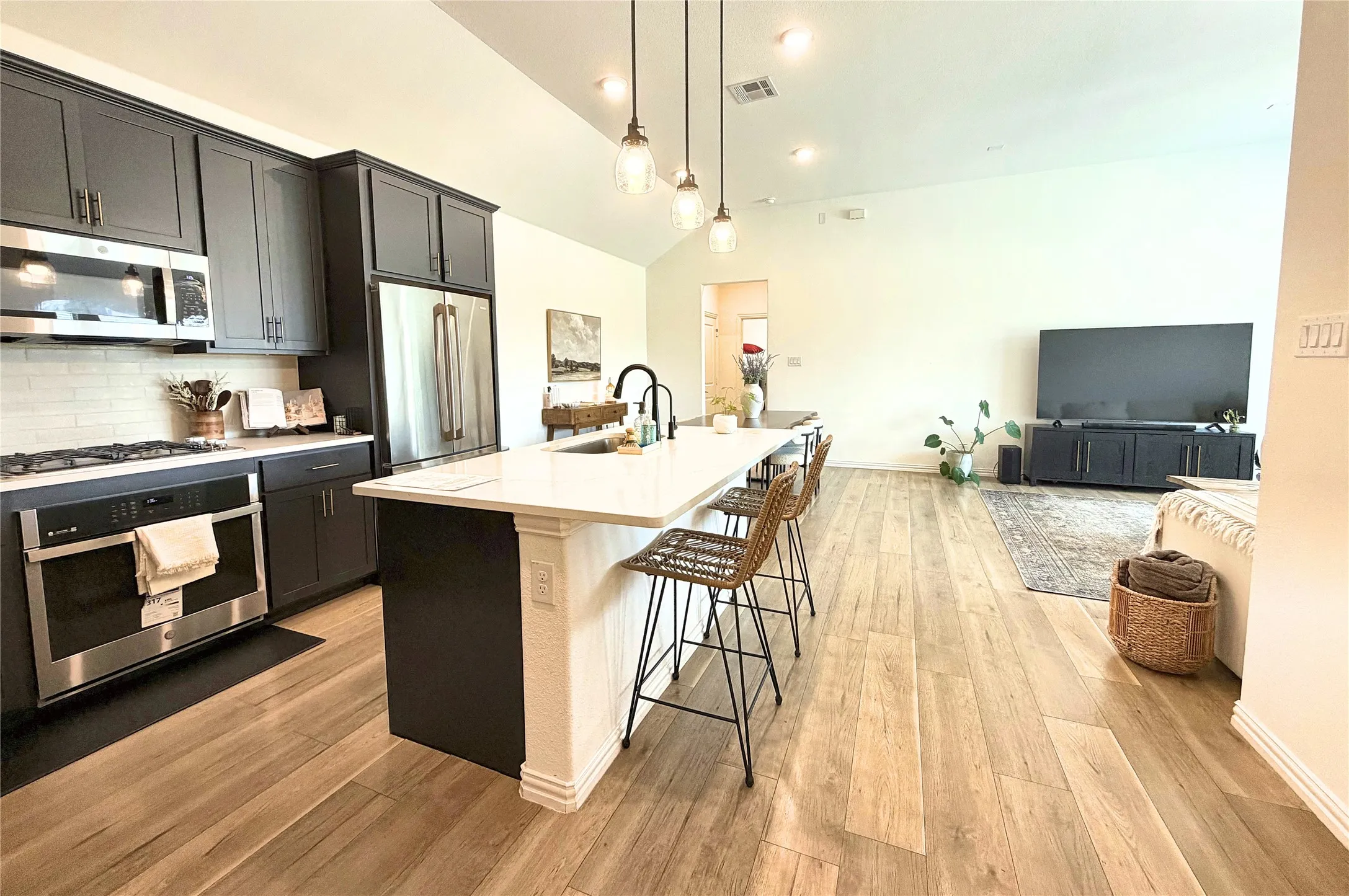 Single Family Residence For Sale in Dallas County , 1314 Broadview Drive, Garland, Texas 75042, 3 Bedroom, 2 Bathroom, 2 Garage spaces, 1,723 Sqft, built in 2023, mls#21350127, Real Estate Agent in Garland, Homes For Sale in Dallas county, Homes For Sale in Garland, Realtor in Garland Texas, Real Estate Brokerage Independent Realty Texas, Luminita Cordes Realtor