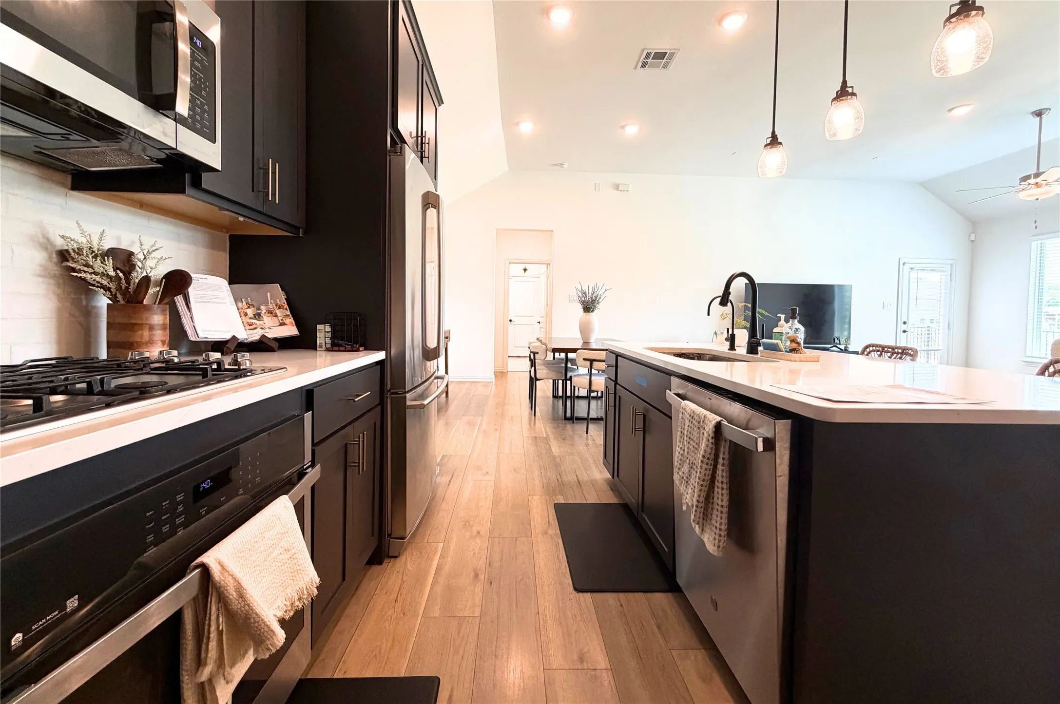 Single Family Residence For Sale in Dallas County , 1314 Broadview Drive, Garland, Texas 75042, 3 Bedroom, 2 Bathroom, 2 Garage spaces, 1,723 Sqft, built in 2023, mls#21350127, Real Estate Agent in Garland, Homes For Sale in Dallas county, Homes For Sale in Garland, Realtor in Garland Texas, Real Estate Brokerage Independent Realty Texas, Luminita Cordes Realtor