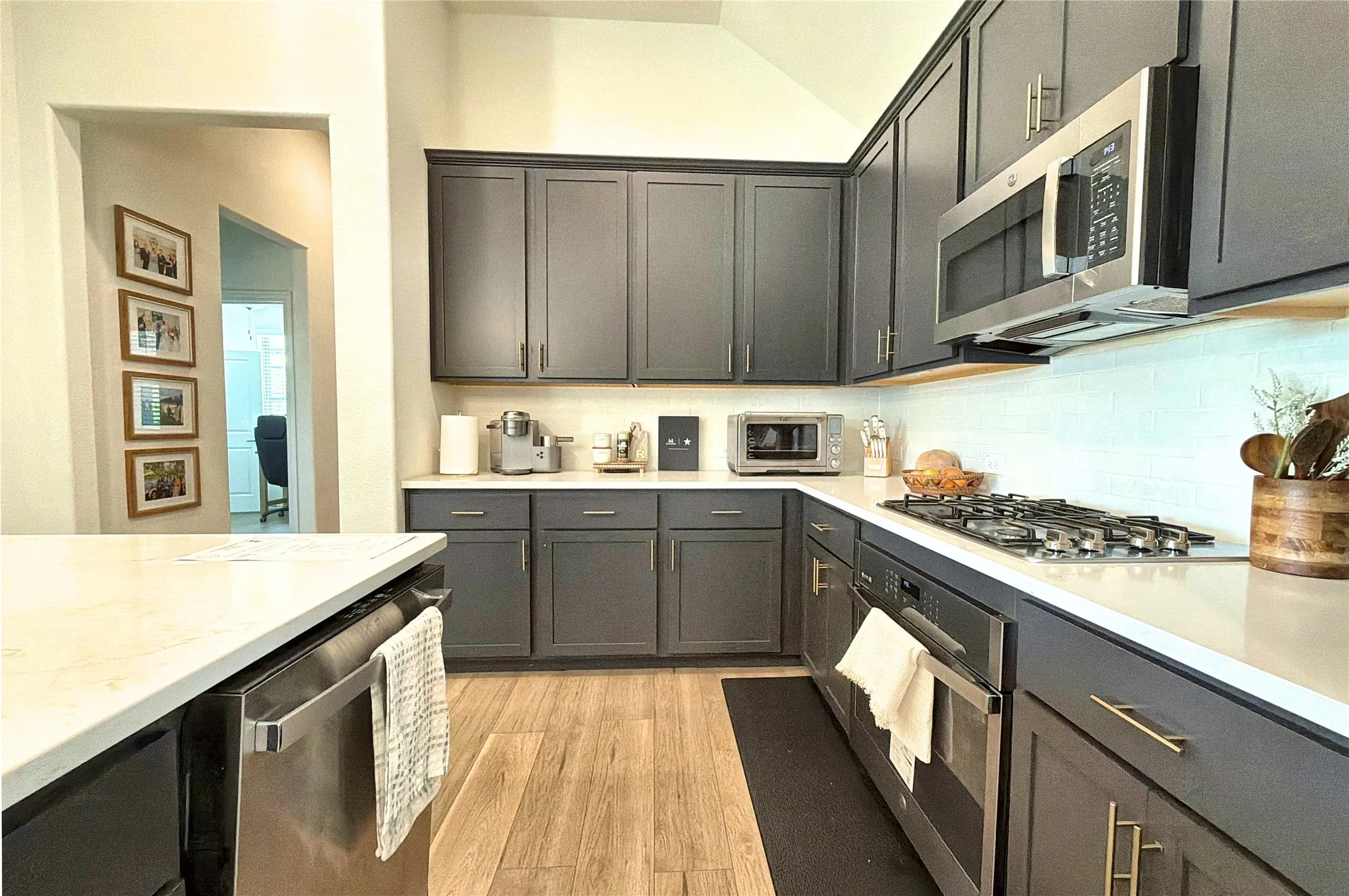 Single Family Residence For Sale in Dallas County , 1314 Broadview Drive, Garland, Texas 75042, 3 Bedroom, 2 Bathroom, 2 Garage spaces, 1,723 Sqft, built in 2023, mls#21350127, Real Estate Agent in Garland, Homes For Sale in Dallas county, Homes For Sale in Garland, Realtor in Garland Texas, Real Estate Brokerage Independent Realty Texas, Luminita Cordes Realtor