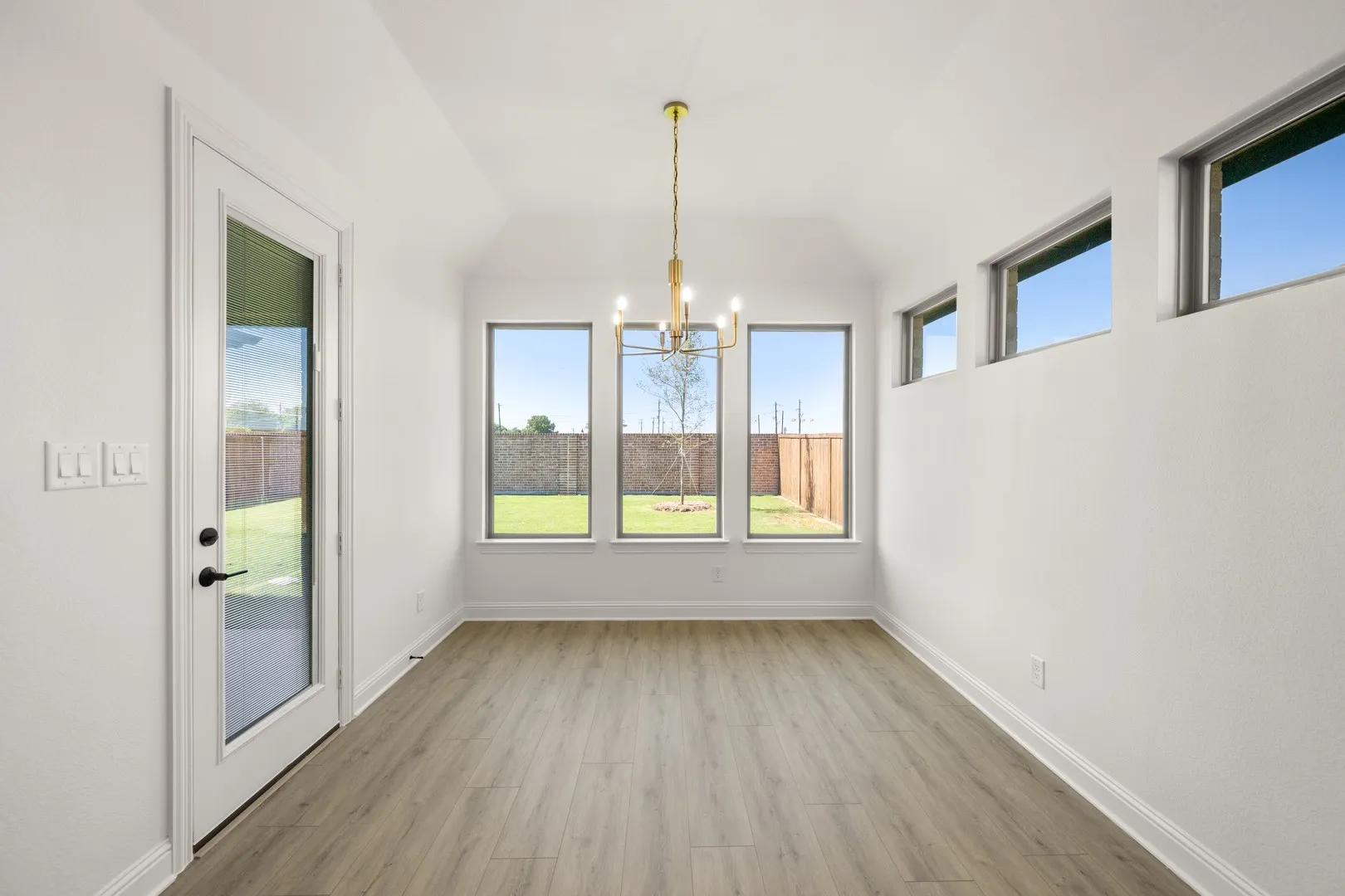 2115 Pennywell- Dining