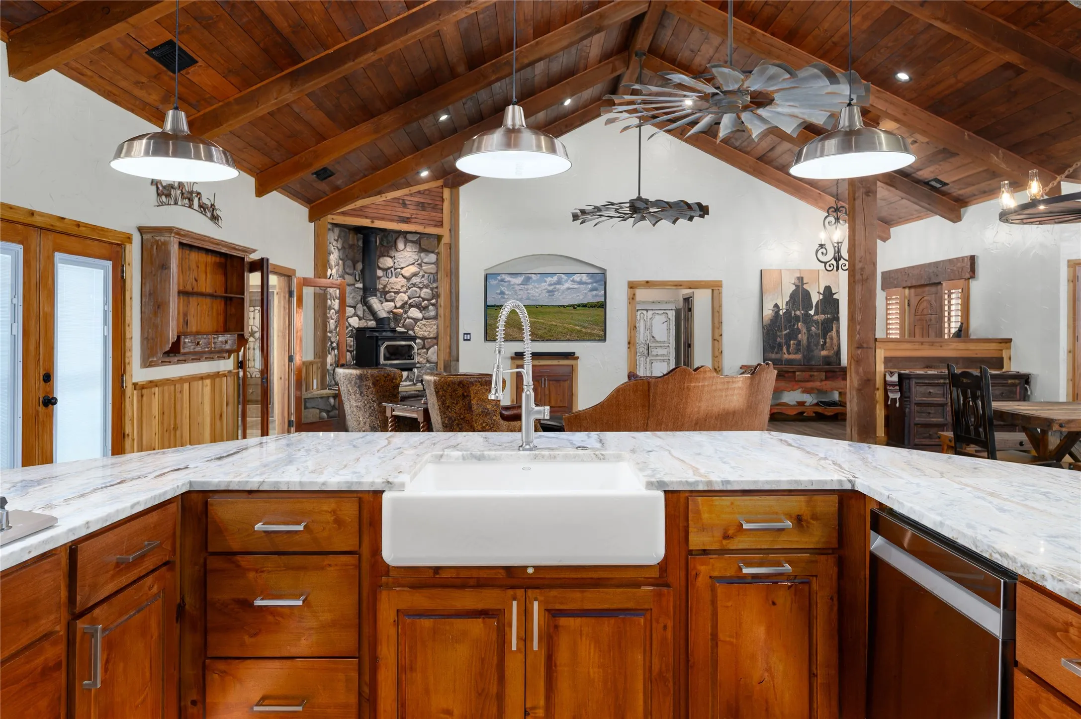 Single Family Residence For Rent in Grayson County , 34673 US Highway 82, Whitesboro, Texas 76273, 3 Bedroom, 4 Bathroom, 1 Garage spaces, 5,819 Sqft, built in 2000, mls#21348851, Real Estate Agent in Whitesboro, Homes For Rent in Grayson county, Homes For Rent in Whitesboro, Realtor in Whitesboro Texas, Real Estate Brokerage Independent Realty Texas, Luminita Cordes Realtor