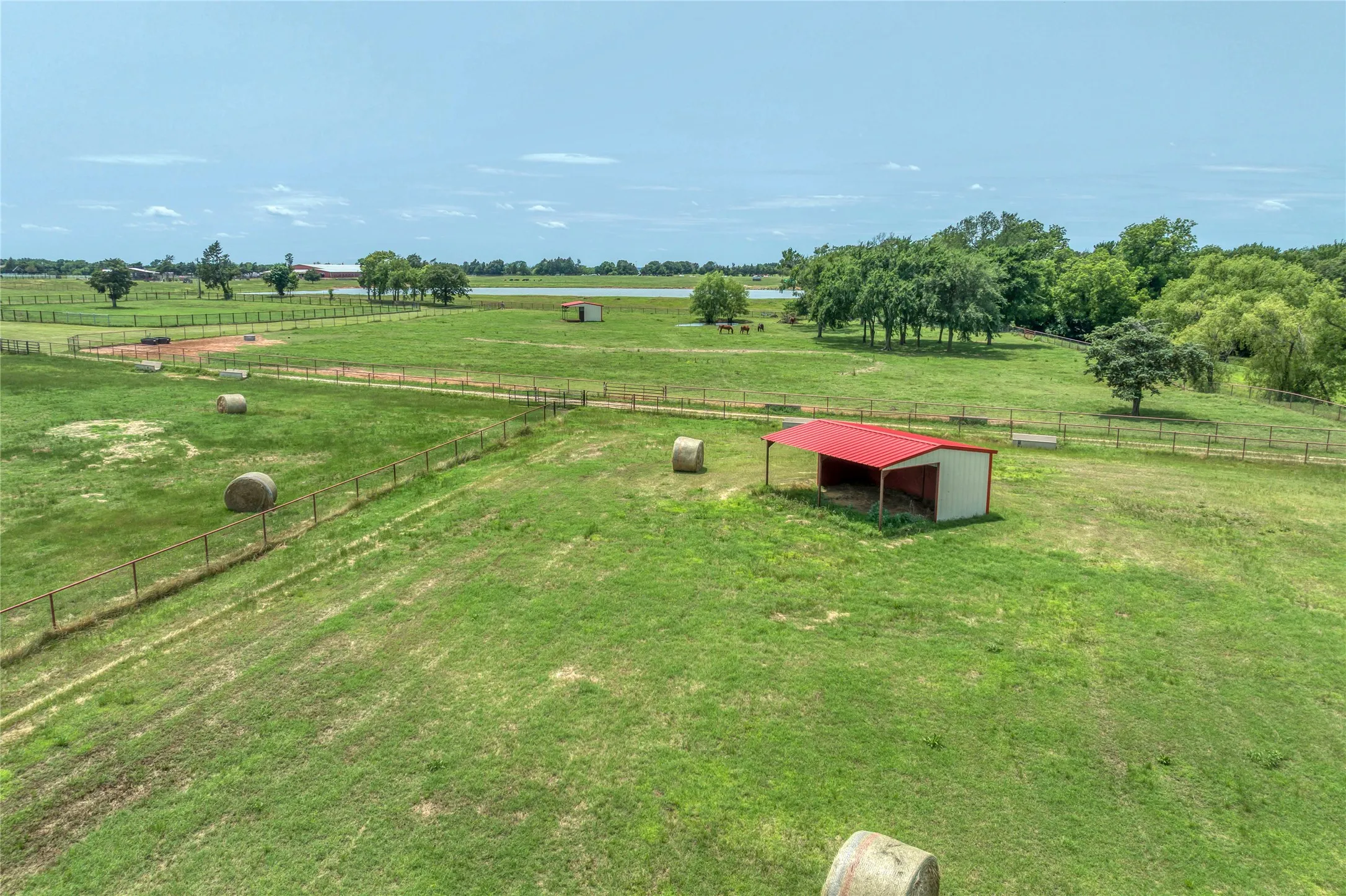Single Family Residence For Rent in Grayson County , 34673 US Highway 82, Whitesboro, Texas 76273, 3 Bedroom, 4 Bathroom, 1 Garage spaces, 5,819 Sqft, built in 2000, mls#21348851, Real Estate Agent in Whitesboro, Homes For Rent in Grayson county, Homes For Rent in Whitesboro, Realtor in Whitesboro Texas, Real Estate Brokerage Independent Realty Texas, Luminita Cordes Realtor