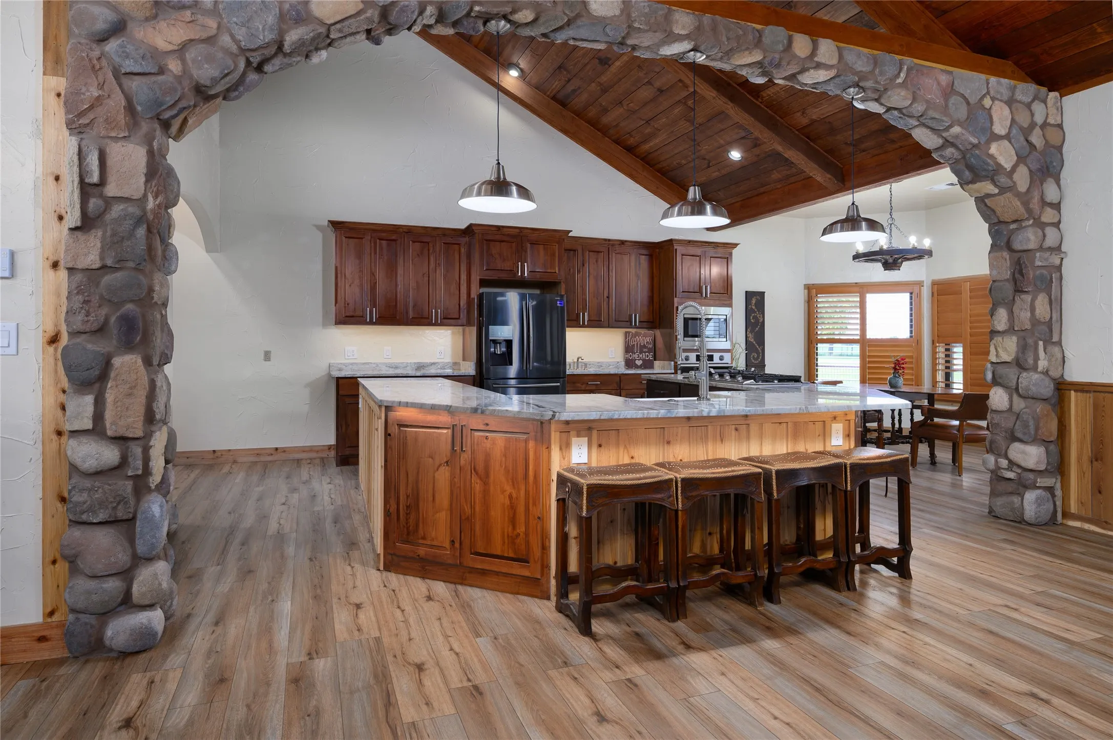 Single Family Residence For Rent in Grayson County , 34673 US Highway 82, Whitesboro, Texas 76273, 3 Bedroom, 4 Bathroom, 1 Garage spaces, 5,819 Sqft, built in 2000, mls#21348851, Real Estate Agent in Whitesboro, Homes For Rent in Grayson county, Homes For Rent in Whitesboro, Realtor in Whitesboro Texas, Real Estate Brokerage Independent Realty Texas, Luminita Cordes Realtor