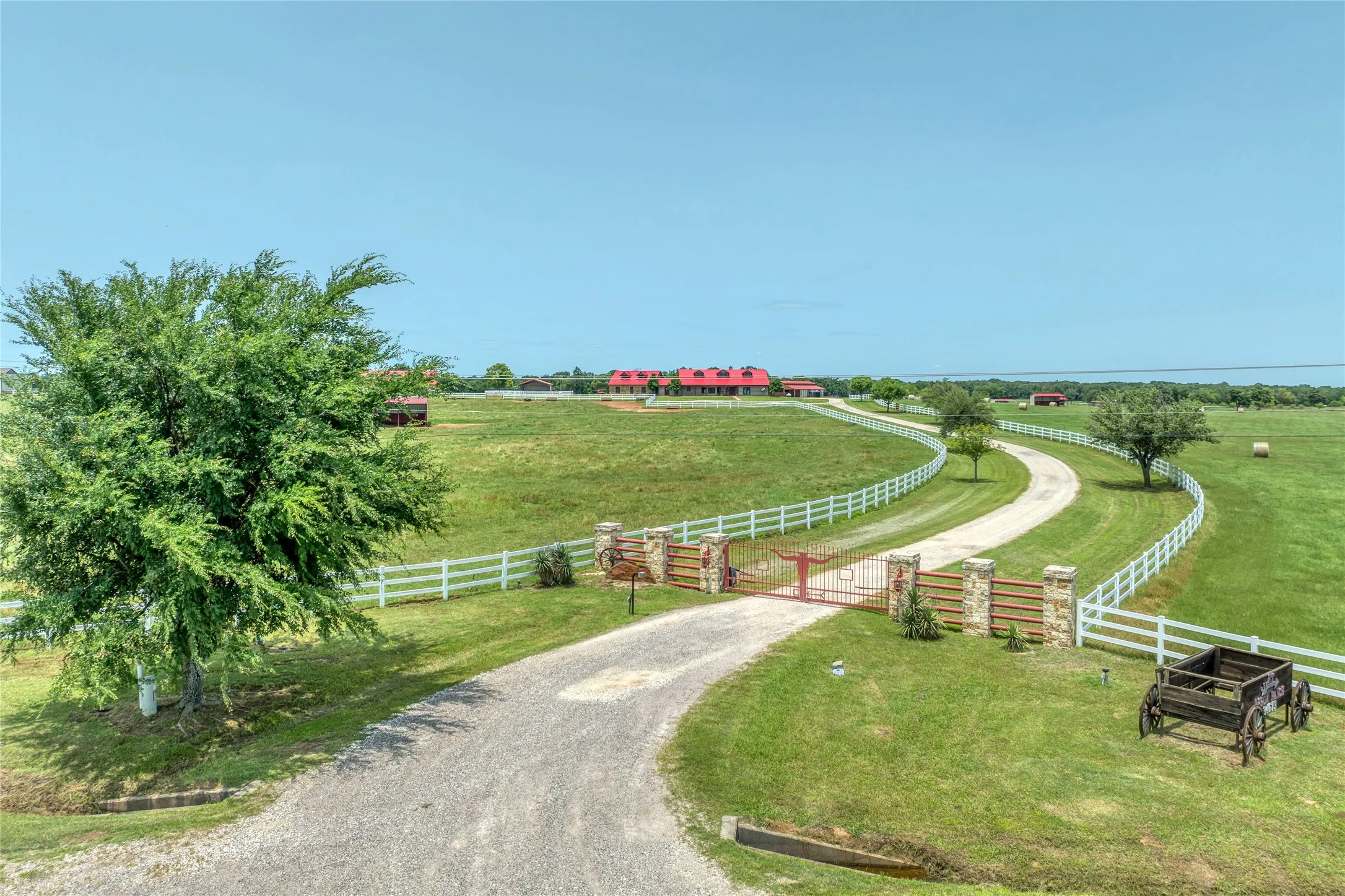 Single Family Residence For Rent in Grayson County , 34673 US Highway 82, Whitesboro, Texas 76273, 3 Bedroom, 4 Bathroom, 1 Garage spaces, 5,819 Sqft, built in 2000, mls#21348851, Real Estate Agent in Whitesboro, Homes For Rent in Grayson county, Homes For Rent in Whitesboro, Realtor in Whitesboro Texas, Real Estate Brokerage Independent Realty Texas, Luminita Cordes Realtor