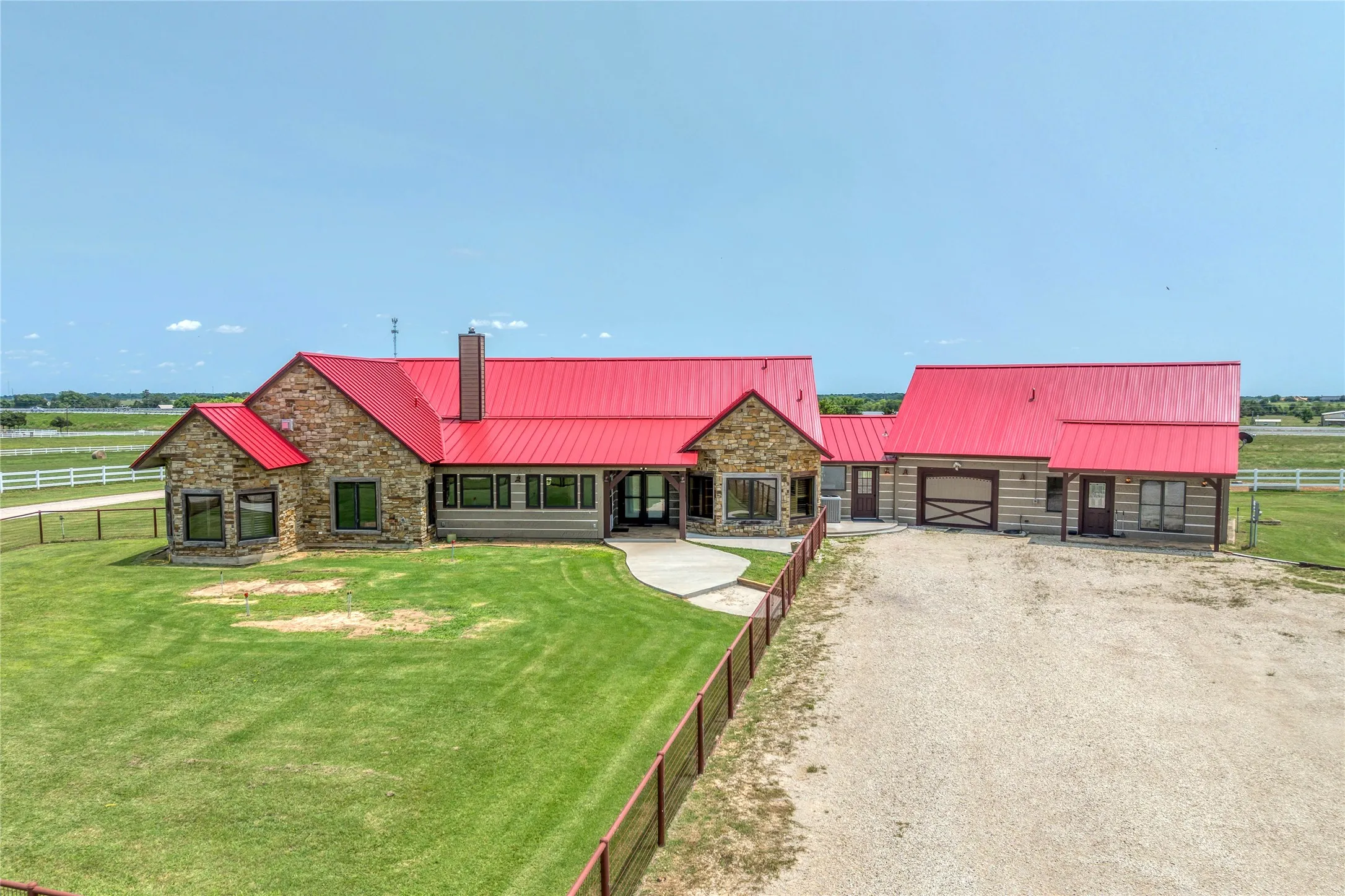 Single Family Residence For Rent in Grayson County , 34673 US Highway 82, Whitesboro, Texas 76273, 3 Bedroom, 4 Bathroom, 1 Garage spaces, 5,819 Sqft, built in 2000, mls#21348851, Real Estate Agent in Whitesboro, Homes For Rent in Grayson county, Homes For Rent in Whitesboro, Realtor in Whitesboro Texas, Real Estate Brokerage Independent Realty Texas, Luminita Cordes Realtor