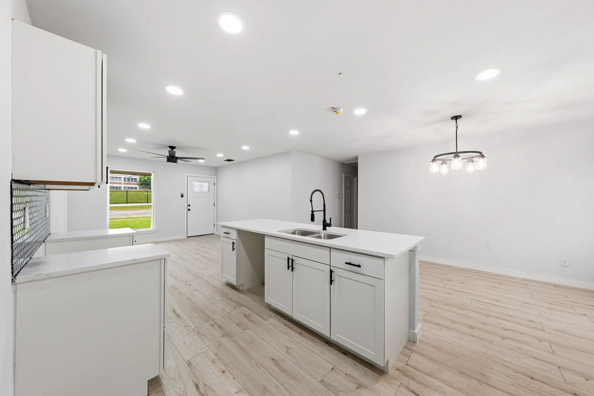 Single Family Residence For Sale in Dallas County , 3842 Soft Wind Drive, Dallas, Texas 75241, 4 Bedroom, 2 Bathroom, Garage spaces, 1,255 Sqft, built in 1963, mls#21349976, Real Estate Agent in Dallas, Homes For Sale in Dallas county, Homes For Sale in Dallas, Realtor in Dallas Texas, Real Estate Brokerage Independent Realty Texas, Luminita Cordes Realtor