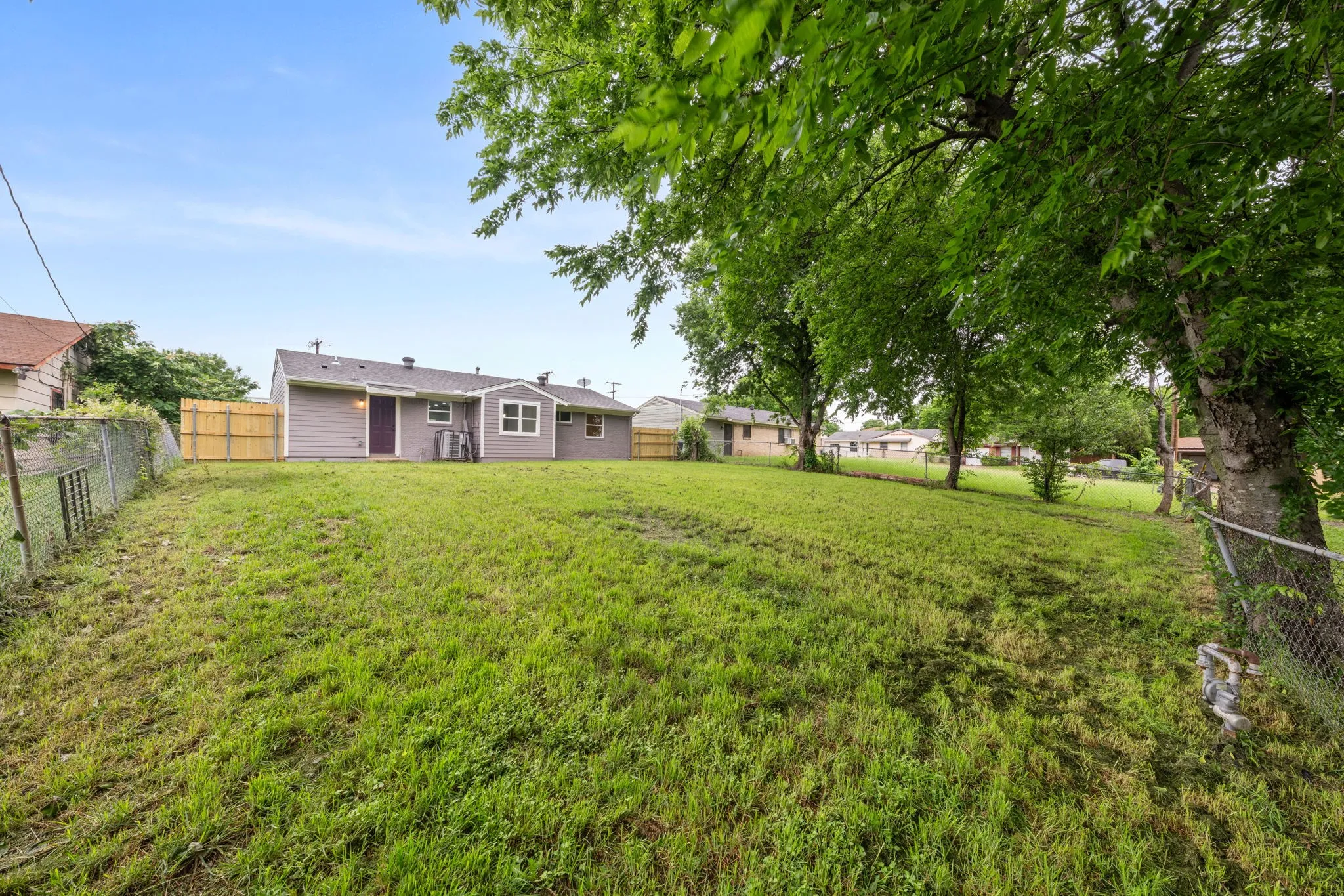 Single Family Residence For Sale in Dallas County , 3842 Soft Wind Drive, Dallas, Texas 75241, 4 Bedroom, 2 Bathroom, Garage spaces, 1,255 Sqft, built in 1963, mls#21349976, Real Estate Agent in Dallas, Homes For Sale in Dallas county, Homes For Sale in Dallas, Realtor in Dallas Texas, Real Estate Brokerage Independent Realty Texas, Luminita Cordes Realtor