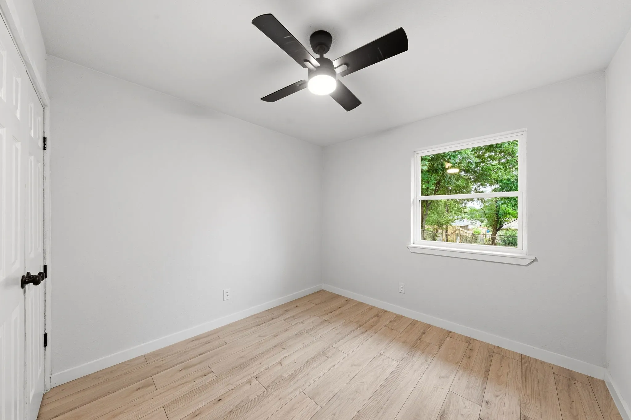 Single Family Residence For Sale in Dallas County , 3842 Soft Wind Drive, Dallas, Texas 75241, 4 Bedroom, 2 Bathroom, Garage spaces, 1,255 Sqft, built in 1963, mls#21349976, Real Estate Agent in Dallas, Homes For Sale in Dallas county, Homes For Sale in Dallas, Realtor in Dallas Texas, Real Estate Brokerage Independent Realty Texas, Luminita Cordes Realtor