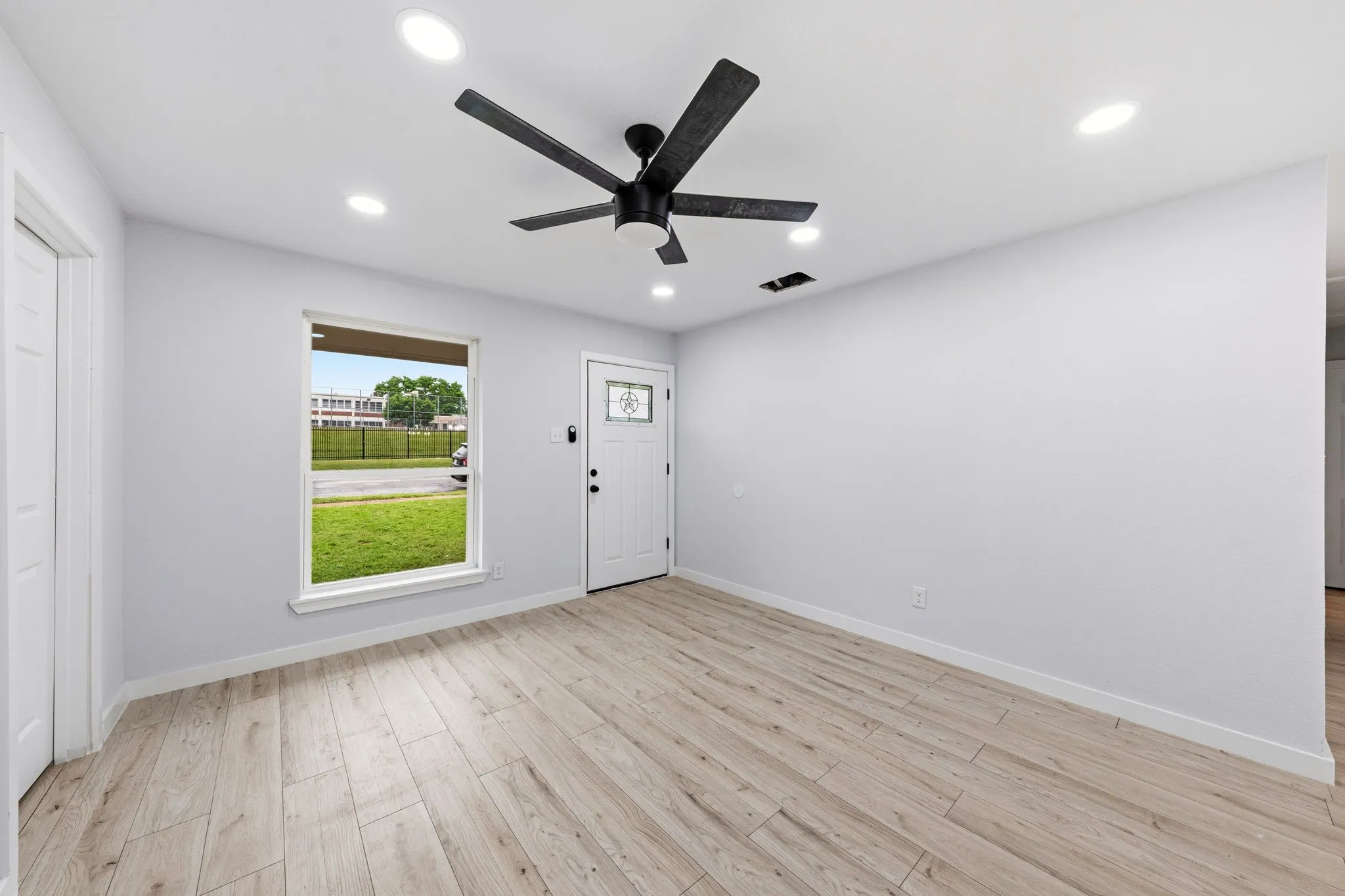 Single Family Residence For Sale in Dallas County , 3842 Soft Wind Drive, Dallas, Texas 75241, 4 Bedroom, 2 Bathroom, Garage spaces, 1,255 Sqft, built in 1963, mls#21349976, Real Estate Agent in Dallas, Homes For Sale in Dallas county, Homes For Sale in Dallas, Realtor in Dallas Texas, Real Estate Brokerage Independent Realty Texas, Luminita Cordes Realtor