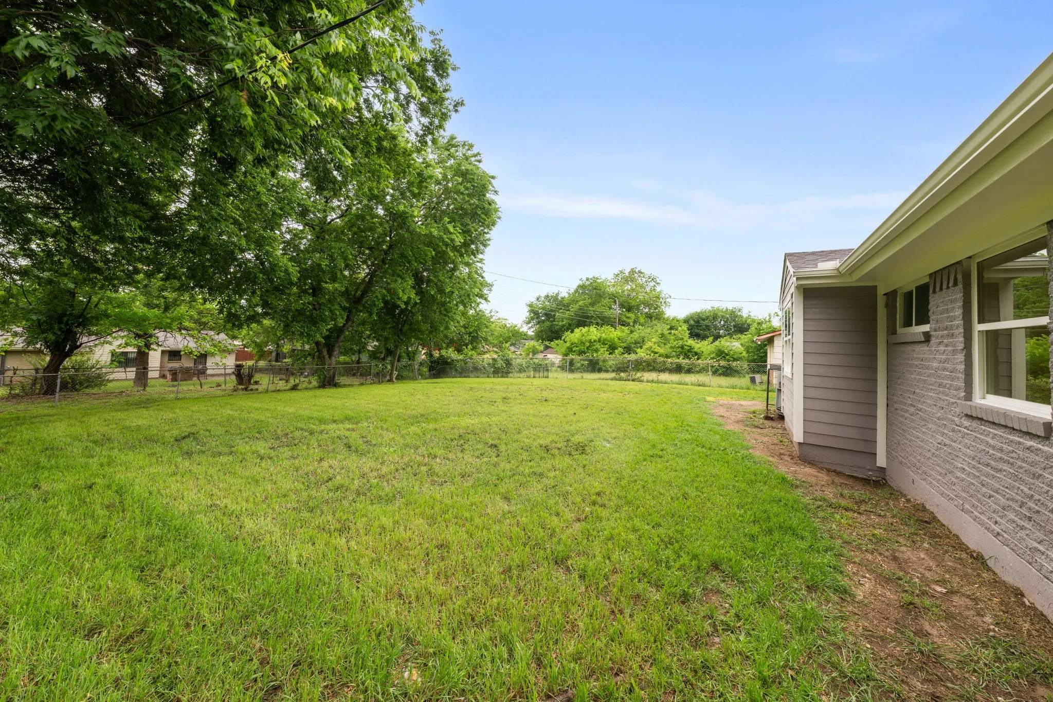 Single Family Residence For Sale in Dallas County , 3842 Soft Wind Drive, Dallas, Texas 75241, 4 Bedroom, 2 Bathroom, Garage spaces, 1,255 Sqft, built in 1963, mls#21349976, Real Estate Agent in Dallas, Homes For Sale in Dallas county, Homes For Sale in Dallas, Realtor in Dallas Texas, Real Estate Brokerage Independent Realty Texas, Luminita Cordes Realtor