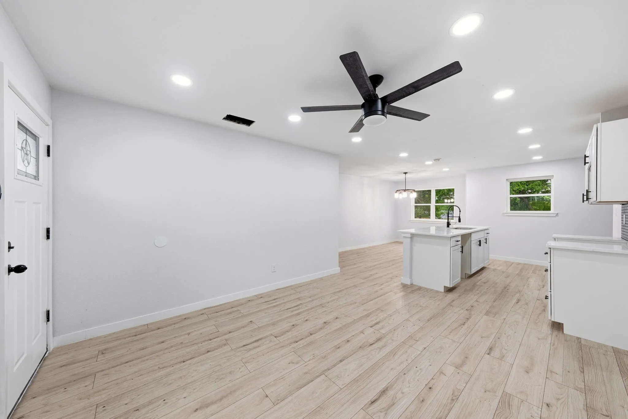 Single Family Residence For Sale in Dallas County , 3842 Soft Wind Drive, Dallas, Texas 75241, 4 Bedroom, 2 Bathroom, Garage spaces, 1,255 Sqft, built in 1963, mls#21349976, Real Estate Agent in Dallas, Homes For Sale in Dallas county, Homes For Sale in Dallas, Realtor in Dallas Texas, Real Estate Brokerage Independent Realty Texas, Luminita Cordes Realtor