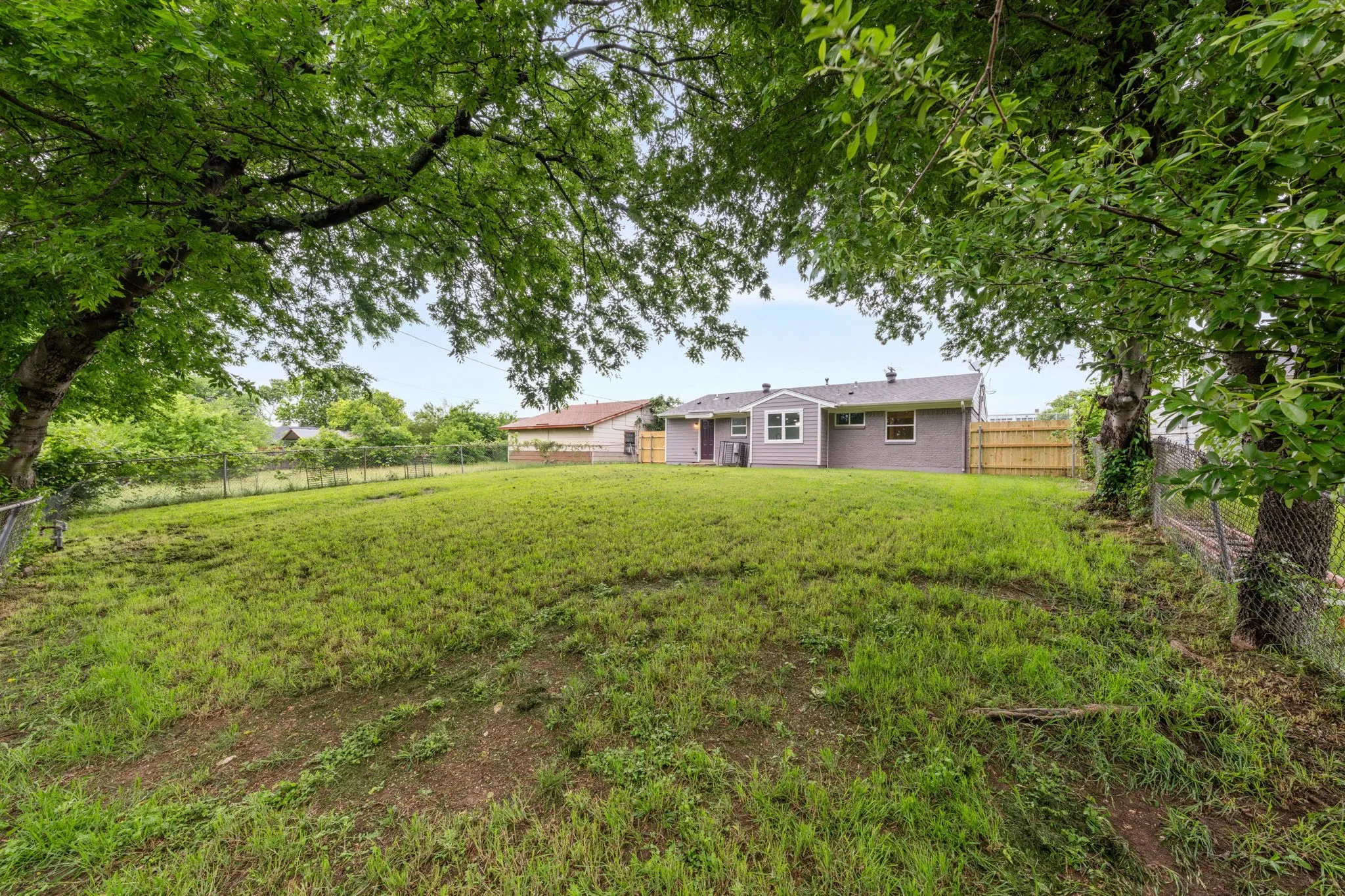 Single Family Residence For Sale in Dallas County , 3842 Soft Wind Drive, Dallas, Texas 75241, 4 Bedroom, 2 Bathroom, Garage spaces, 1,255 Sqft, built in 1963, mls#21349976, Real Estate Agent in Dallas, Homes For Sale in Dallas county, Homes For Sale in Dallas, Realtor in Dallas Texas, Real Estate Brokerage Independent Realty Texas, Luminita Cordes Realtor