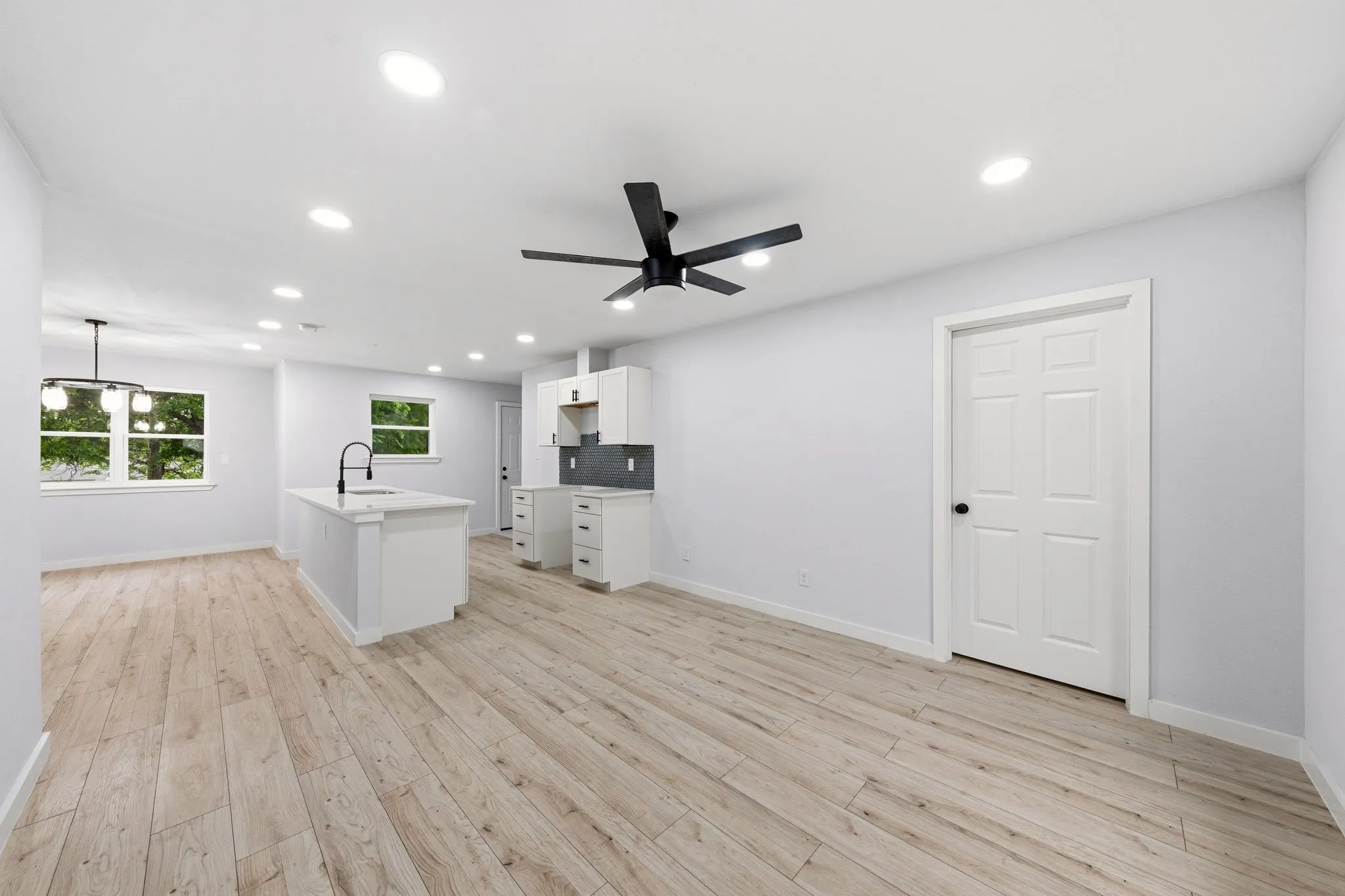 Single Family Residence For Sale in Dallas County , 3842 Soft Wind Drive, Dallas, Texas 75241, 4 Bedroom, 2 Bathroom, Garage spaces, 1,255 Sqft, built in 1963, mls#21349976, Real Estate Agent in Dallas, Homes For Sale in Dallas county, Homes For Sale in Dallas, Realtor in Dallas Texas, Real Estate Brokerage Independent Realty Texas, Luminita Cordes Realtor