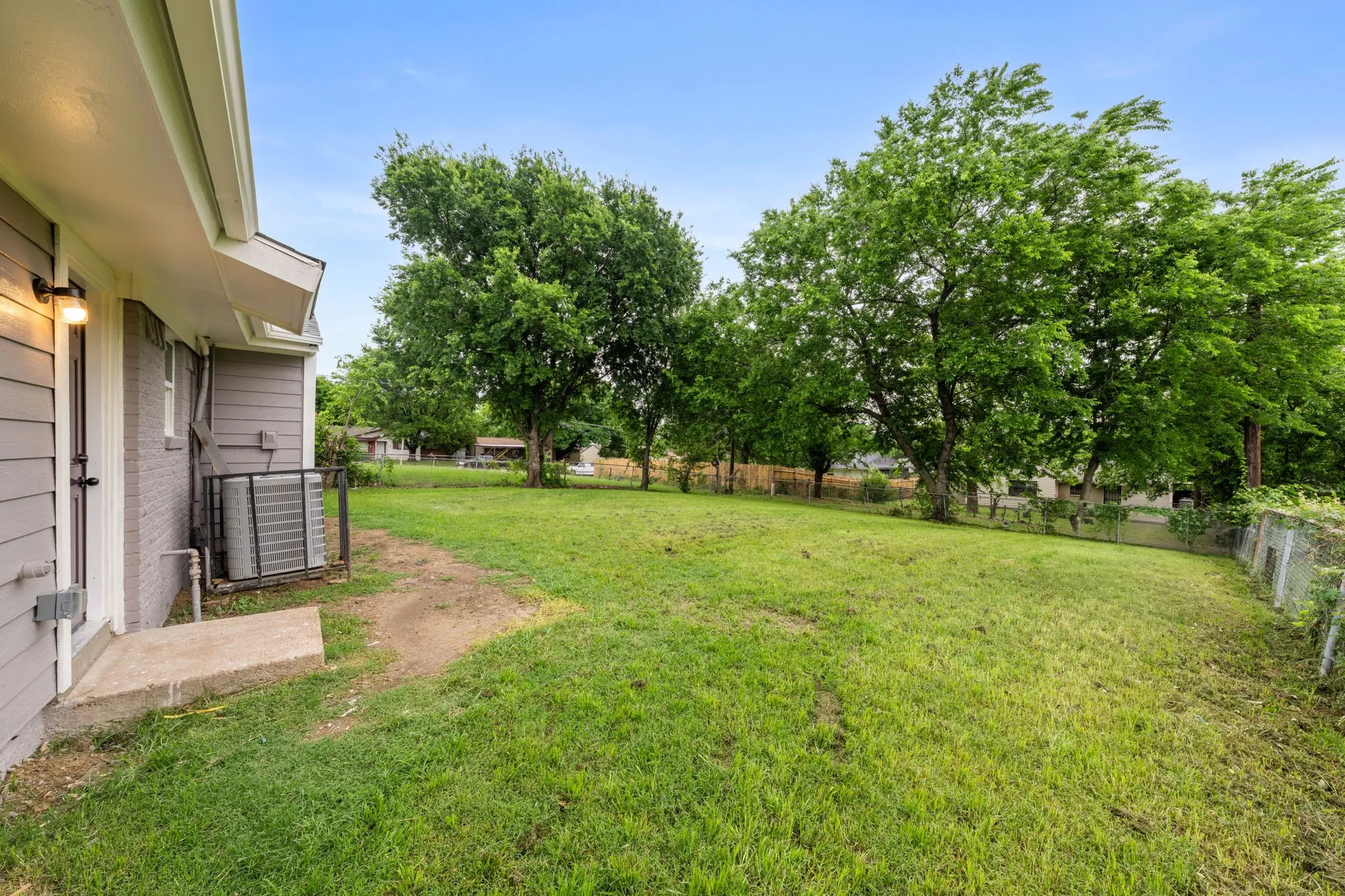 Single Family Residence For Sale in Dallas County , 3842 Soft Wind Drive, Dallas, Texas 75241, 4 Bedroom, 2 Bathroom, Garage spaces, 1,255 Sqft, built in 1963, mls#21349976, Real Estate Agent in Dallas, Homes For Sale in Dallas county, Homes For Sale in Dallas, Realtor in Dallas Texas, Real Estate Brokerage Independent Realty Texas, Luminita Cordes Realtor