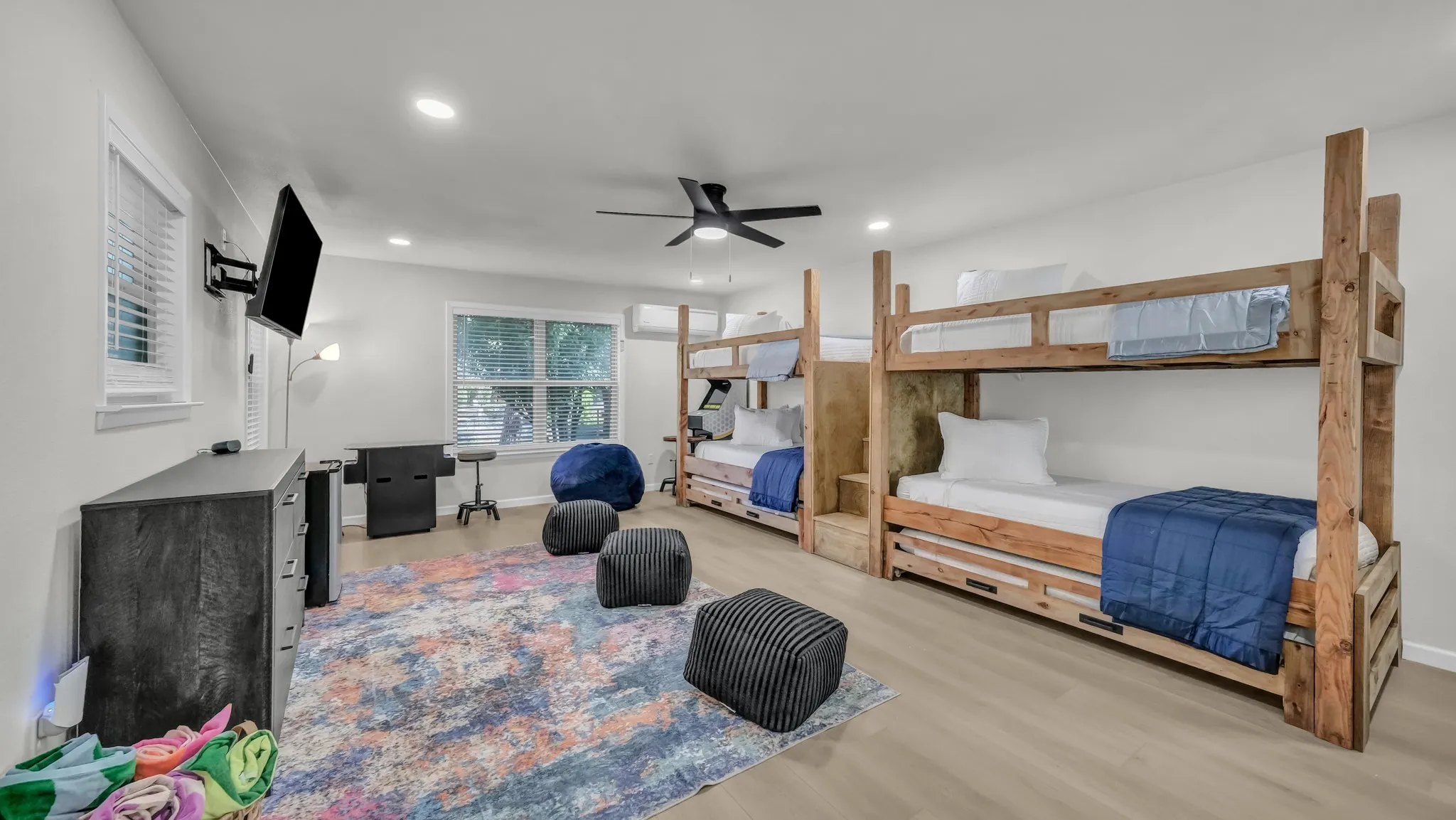 6 beds, bean bags, 2 arcade games and Smart TV... ready for all the fun!