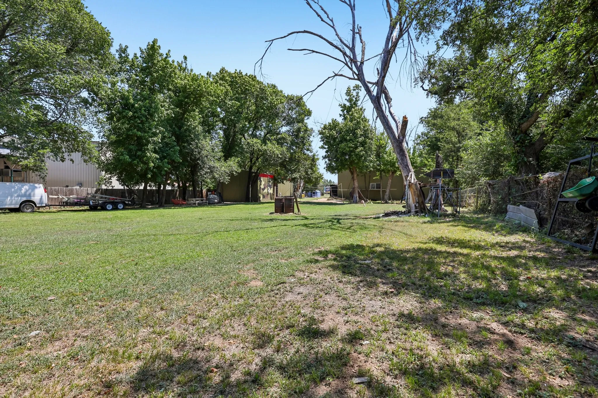Single Family Residence For Sale in Johnson County , 2450 S Burleson Boulevard, Burleson, Texas 76028, 5 Bedroom, 3 Bathroom, 8 Garage spaces, 2,976 Sqft, built in 1940, mls#21349334, Real Estate Agent in Burleson, Homes For Sale in Johnson county, Homes For Sale in Burleson, Realtor in Burleson Texas, Real Estate Brokerage Independent Realty Texas, Luminita Cordes Realtor