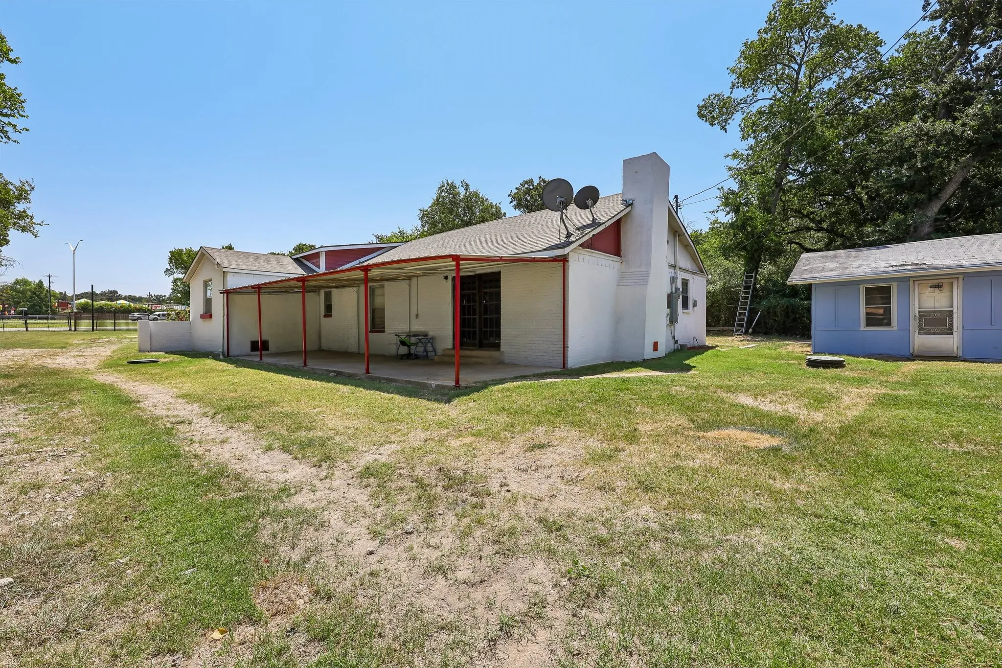 Single Family Residence For Sale in Johnson County , 2450 S Burleson Boulevard, Burleson, Texas 76028, 5 Bedroom, 3 Bathroom, 8 Garage spaces, 2,976 Sqft, built in 1940, mls#21349334, Real Estate Agent in Burleson, Homes For Sale in Johnson county, Homes For Sale in Burleson, Realtor in Burleson Texas, Real Estate Brokerage Independent Realty Texas, Luminita Cordes Realtor