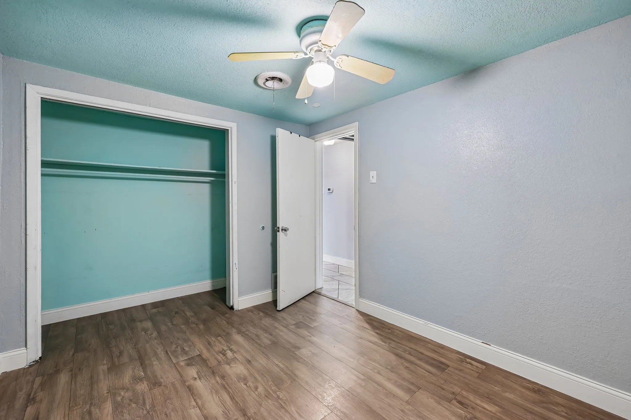Single Family Residence For Sale in Johnson County , 2450 S Burleson Boulevard, Burleson, Texas 76028, 5 Bedroom, 3 Bathroom, 8 Garage spaces, 2,976 Sqft, built in 1940, mls#21349334, Real Estate Agent in Burleson, Homes For Sale in Johnson county, Homes For Sale in Burleson, Realtor in Burleson Texas, Real Estate Brokerage Independent Realty Texas, Luminita Cordes Realtor