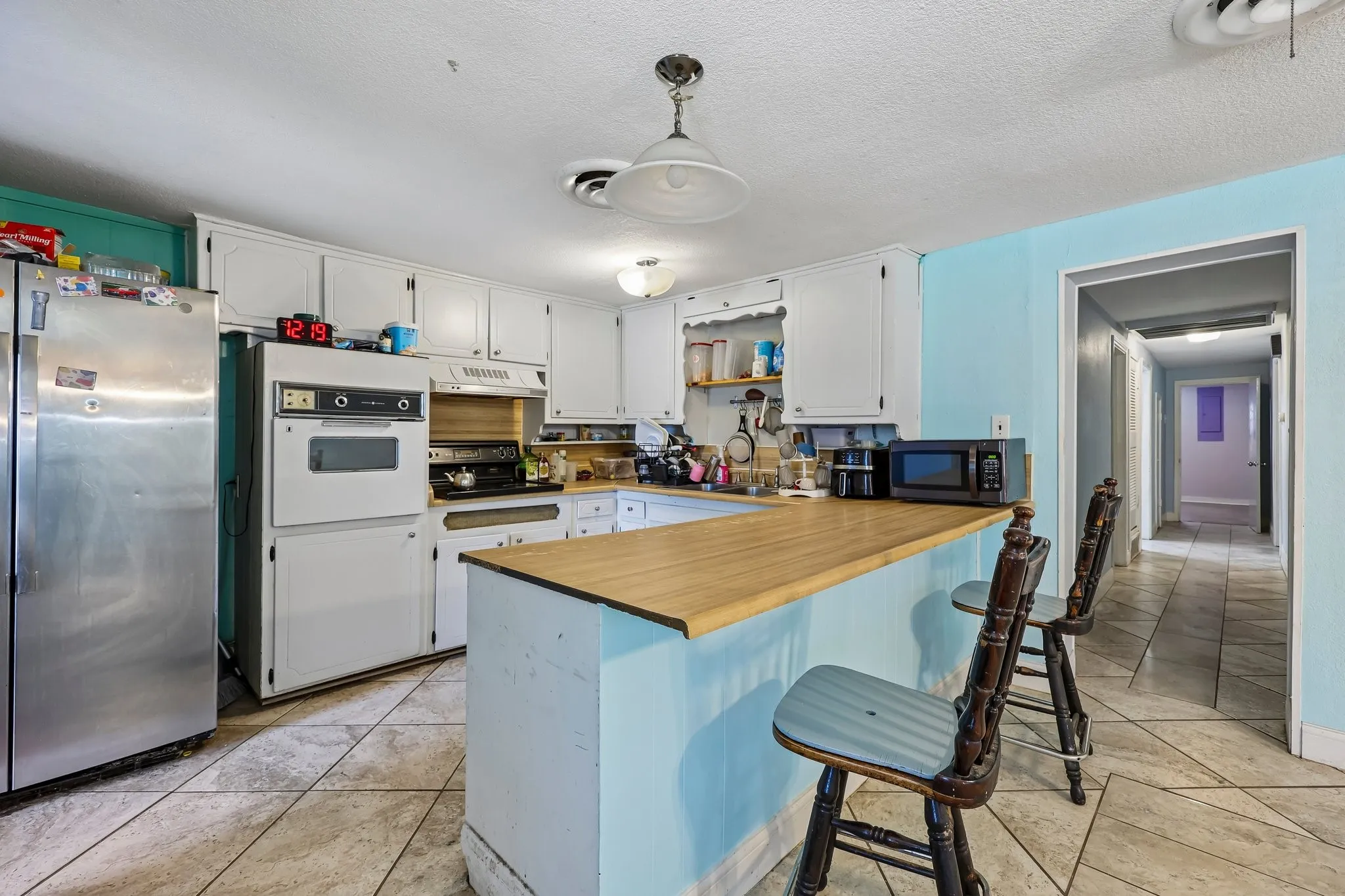 Single Family Residence For Sale in Johnson County , 2450 S Burleson Boulevard, Burleson, Texas 76028, 5 Bedroom, 3 Bathroom, 8 Garage spaces, 2,976 Sqft, built in 1940, mls#21349334, Real Estate Agent in Burleson, Homes For Sale in Johnson county, Homes For Sale in Burleson, Realtor in Burleson Texas, Real Estate Brokerage Independent Realty Texas, Luminita Cordes Realtor