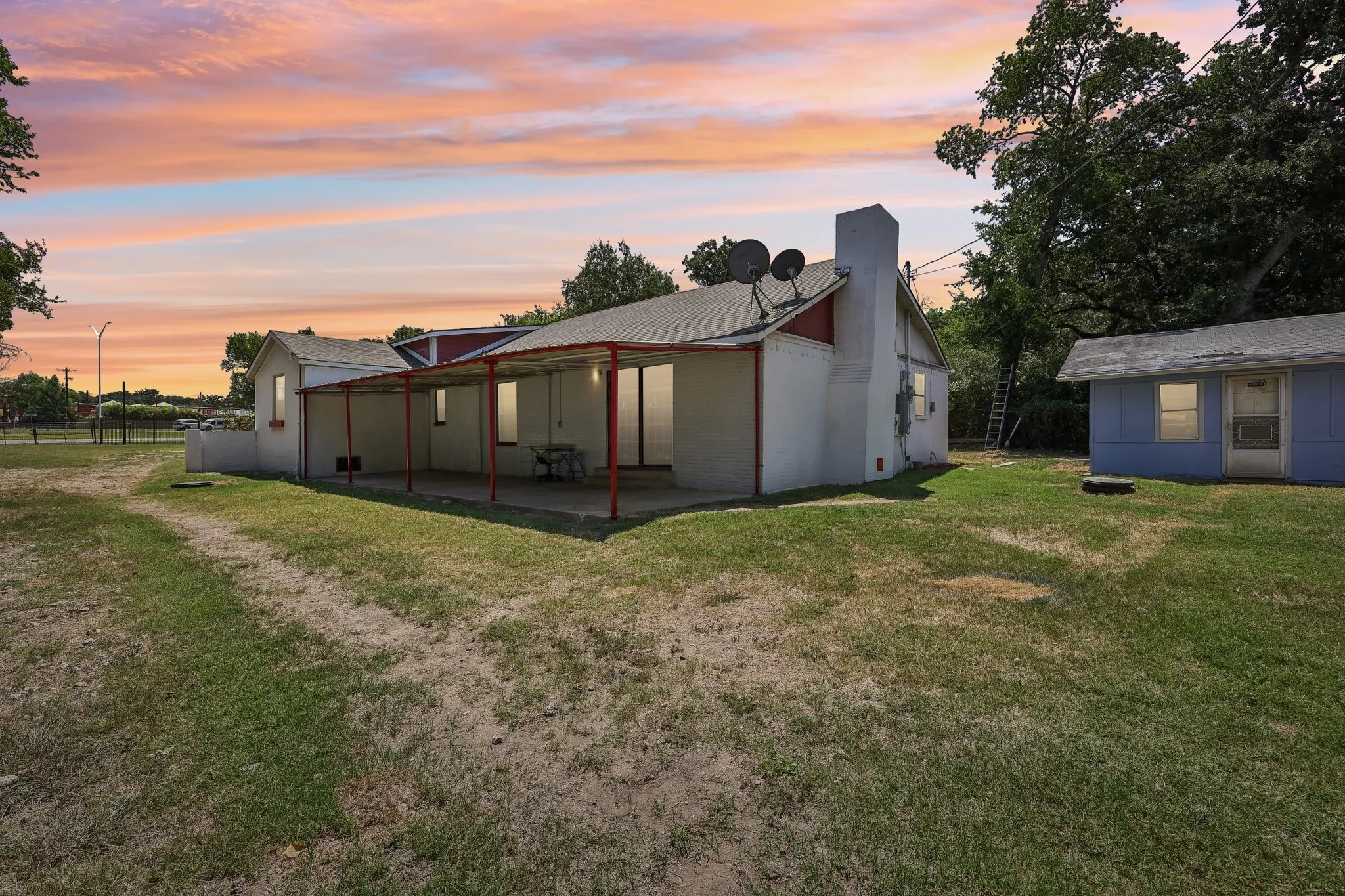 Single Family Residence For Sale in Johnson County , 2450 S Burleson Boulevard, Burleson, Texas 76028, 5 Bedroom, 3 Bathroom, 8 Garage spaces, 2,976 Sqft, built in 1940, mls#21349334, Real Estate Agent in Burleson, Homes For Sale in Johnson county, Homes For Sale in Burleson, Realtor in Burleson Texas, Real Estate Brokerage Independent Realty Texas, Luminita Cordes Realtor