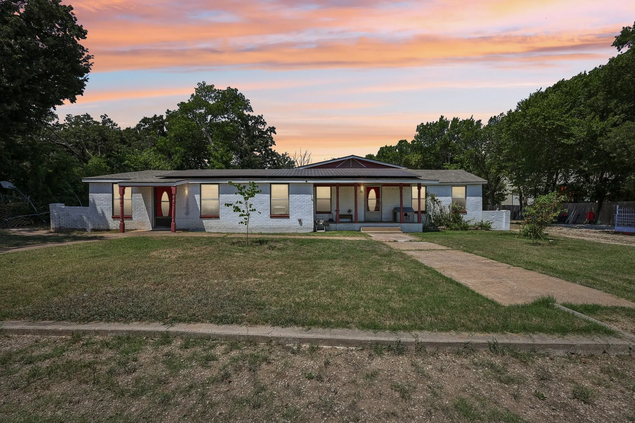 Single Family Residence For Sale in Johnson County , 2450 S Burleson Boulevard, Burleson, Texas 76028, 5 Bedroom, 3 Bathroom, 8 Garage spaces, 2,976 Sqft, built in 1940, mls#21349334, Real Estate Agent in Burleson, Homes For Sale in Johnson county, Homes For Sale in Burleson, Realtor in Burleson Texas, Real Estate Brokerage Independent Realty Texas, Luminita Cordes Realtor