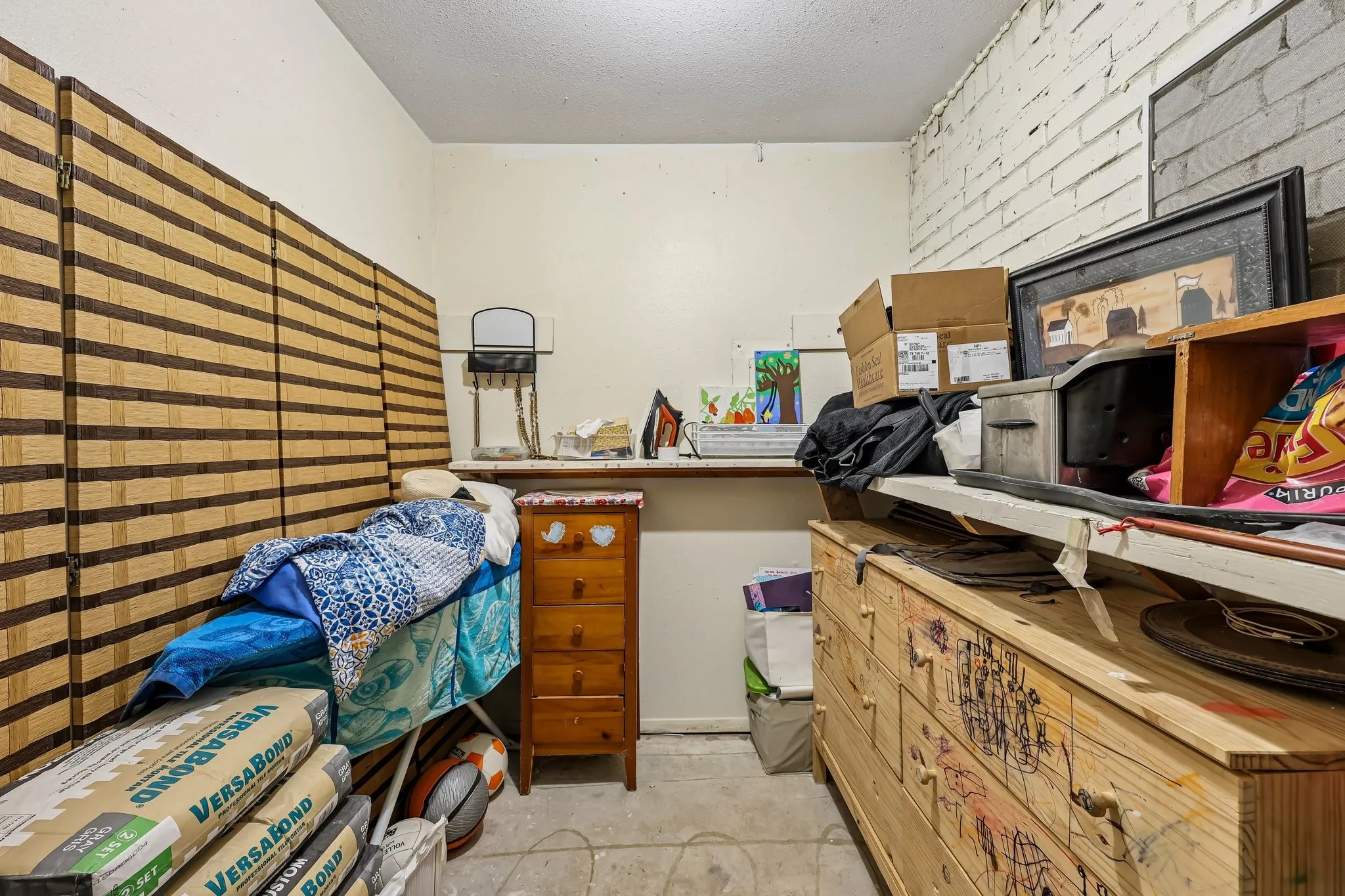 Single Family Residence For Sale in Johnson County , 2450 S Burleson Boulevard, Burleson, Texas 76028, 5 Bedroom, 3 Bathroom, 8 Garage spaces, 2,976 Sqft, built in 1940, mls#21349334, Real Estate Agent in Burleson, Homes For Sale in Johnson county, Homes For Sale in Burleson, Realtor in Burleson Texas, Real Estate Brokerage Independent Realty Texas, Luminita Cordes Realtor