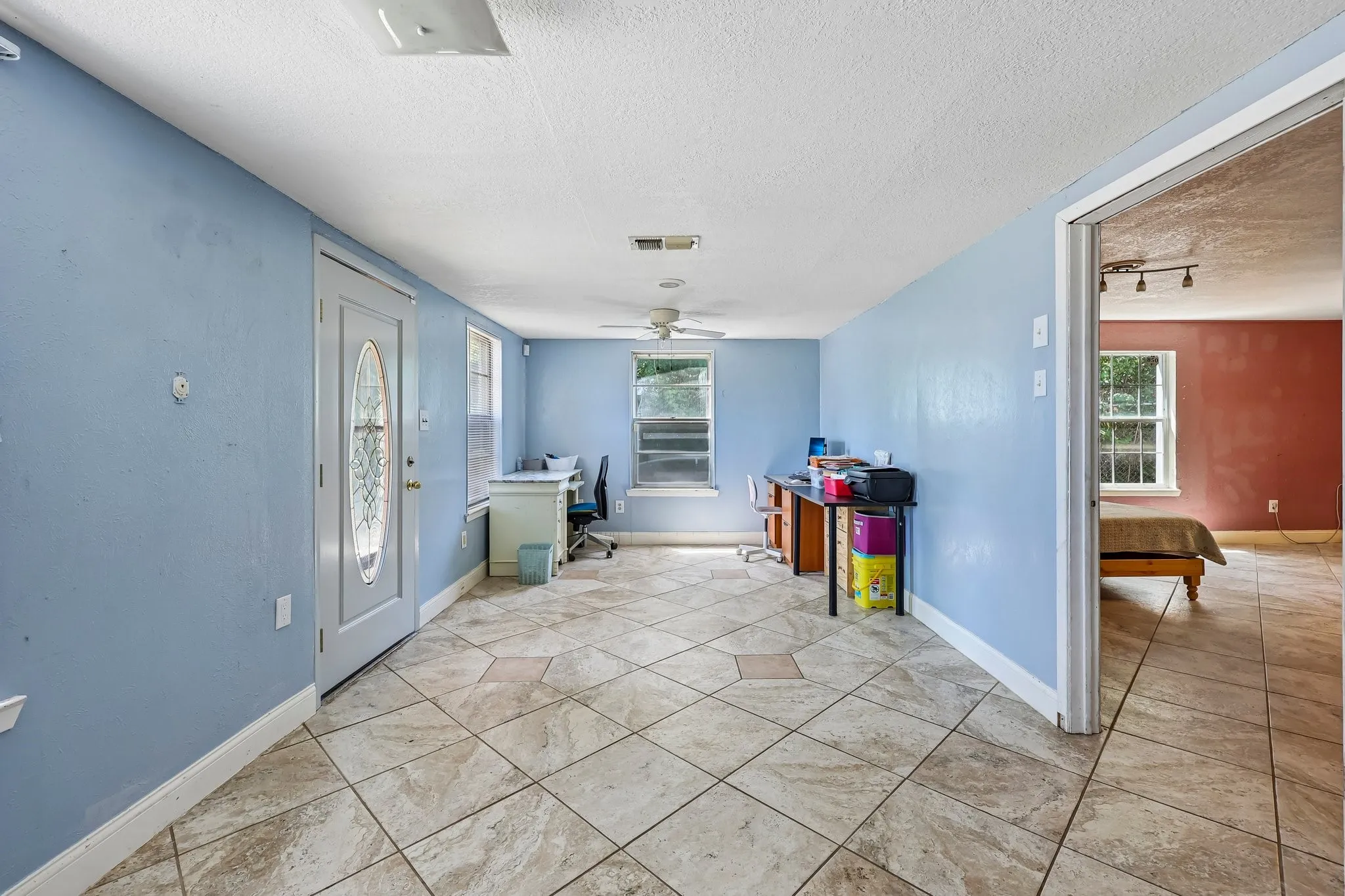 Single Family Residence For Sale in Johnson County , 2450 S Burleson Boulevard, Burleson, Texas 76028, 5 Bedroom, 3 Bathroom, 8 Garage spaces, 2,976 Sqft, built in 1940, mls#21349334, Real Estate Agent in Burleson, Homes For Sale in Johnson county, Homes For Sale in Burleson, Realtor in Burleson Texas, Real Estate Brokerage Independent Realty Texas, Luminita Cordes Realtor