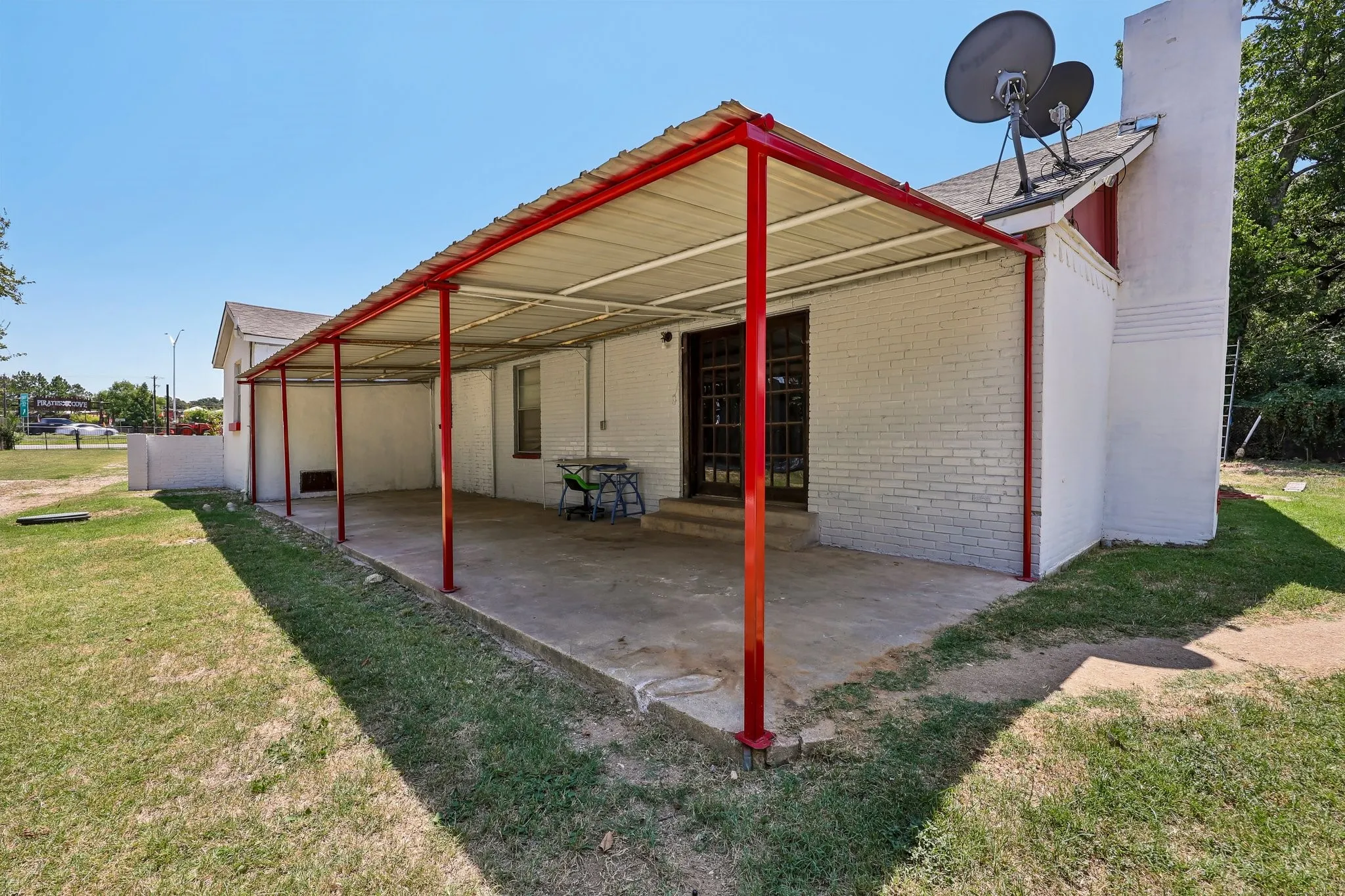 Single Family Residence For Sale in Johnson County , 2450 S Burleson Boulevard, Burleson, Texas 76028, 5 Bedroom, 3 Bathroom, 8 Garage spaces, 2,976 Sqft, built in 1940, mls#21349334, Real Estate Agent in Burleson, Homes For Sale in Johnson county, Homes For Sale in Burleson, Realtor in Burleson Texas, Real Estate Brokerage Independent Realty Texas, Luminita Cordes Realtor