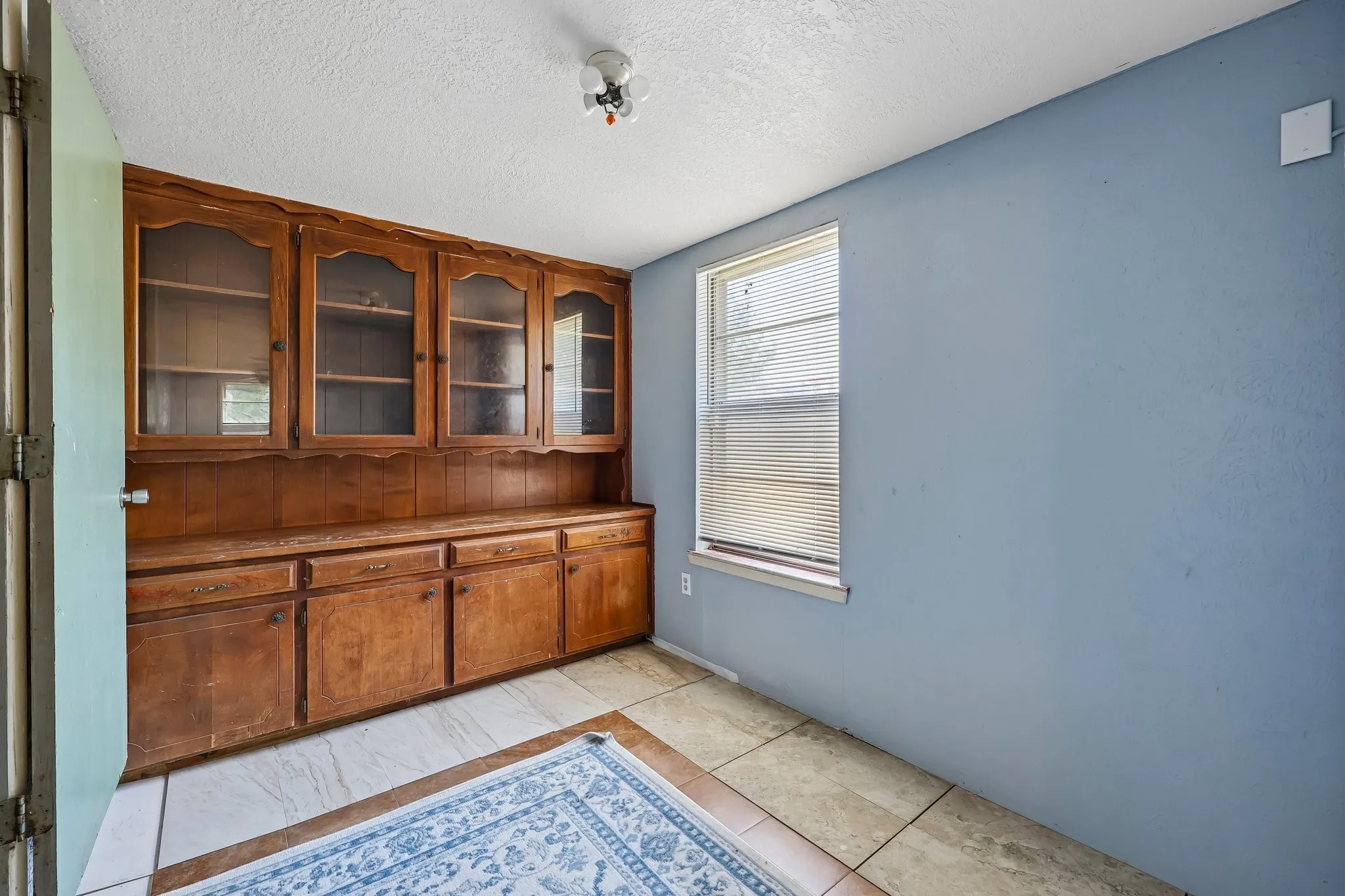 Single Family Residence For Sale in Johnson County , 2450 S Burleson Boulevard, Burleson, Texas 76028, 5 Bedroom, 3 Bathroom, 8 Garage spaces, 2,976 Sqft, built in 1940, mls#21349334, Real Estate Agent in Burleson, Homes For Sale in Johnson county, Homes For Sale in Burleson, Realtor in Burleson Texas, Real Estate Brokerage Independent Realty Texas, Luminita Cordes Realtor