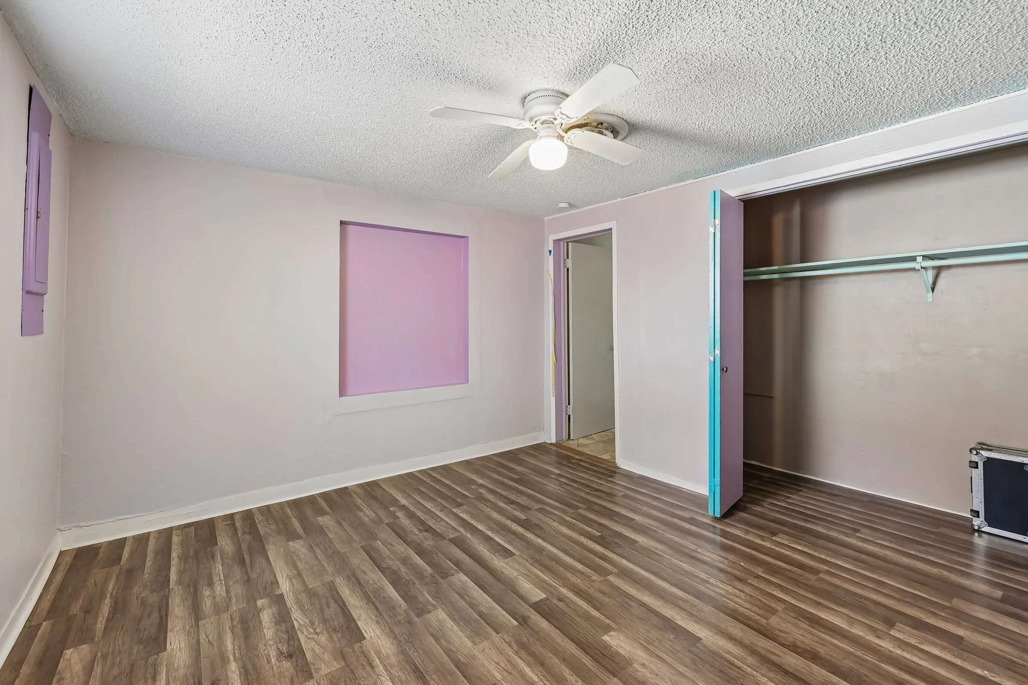 Single Family Residence For Sale in Johnson County , 2450 S Burleson Boulevard, Burleson, Texas 76028, 5 Bedroom, 3 Bathroom, 8 Garage spaces, 2,976 Sqft, built in 1940, mls#21349334, Real Estate Agent in Burleson, Homes For Sale in Johnson county, Homes For Sale in Burleson, Realtor in Burleson Texas, Real Estate Brokerage Independent Realty Texas, Luminita Cordes Realtor