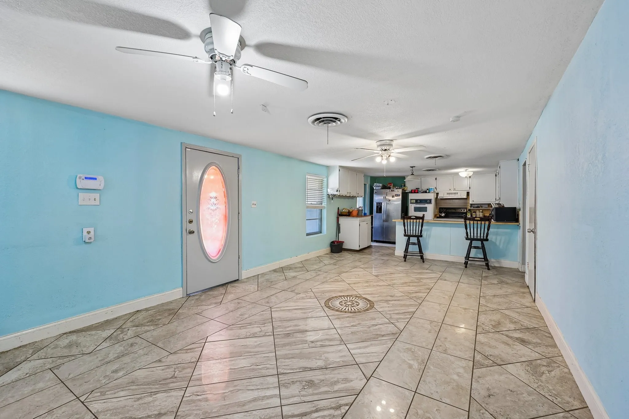 Single Family Residence For Sale in Johnson County , 2450 S Burleson Boulevard, Burleson, Texas 76028, 5 Bedroom, 3 Bathroom, 8 Garage spaces, 2,976 Sqft, built in 1940, mls#21349334, Real Estate Agent in Burleson, Homes For Sale in Johnson county, Homes For Sale in Burleson, Realtor in Burleson Texas, Real Estate Brokerage Independent Realty Texas, Luminita Cordes Realtor