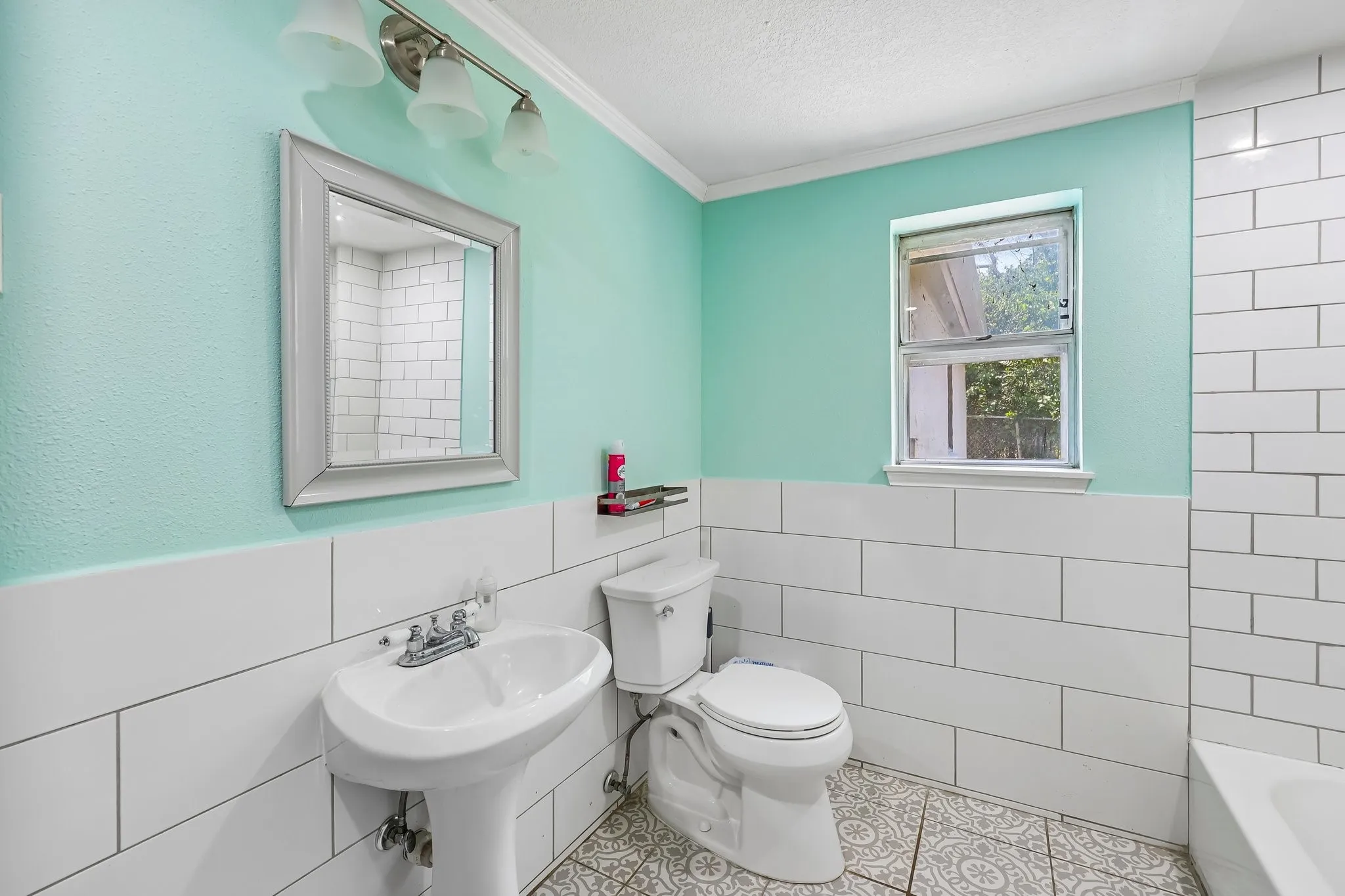 Single Family Residence For Sale in Johnson County , 2450 S Burleson Boulevard, Burleson, Texas 76028, 5 Bedroom, 3 Bathroom, 8 Garage spaces, 2,976 Sqft, built in 1940, mls#21349334, Real Estate Agent in Burleson, Homes For Sale in Johnson county, Homes For Sale in Burleson, Realtor in Burleson Texas, Real Estate Brokerage Independent Realty Texas, Luminita Cordes Realtor
