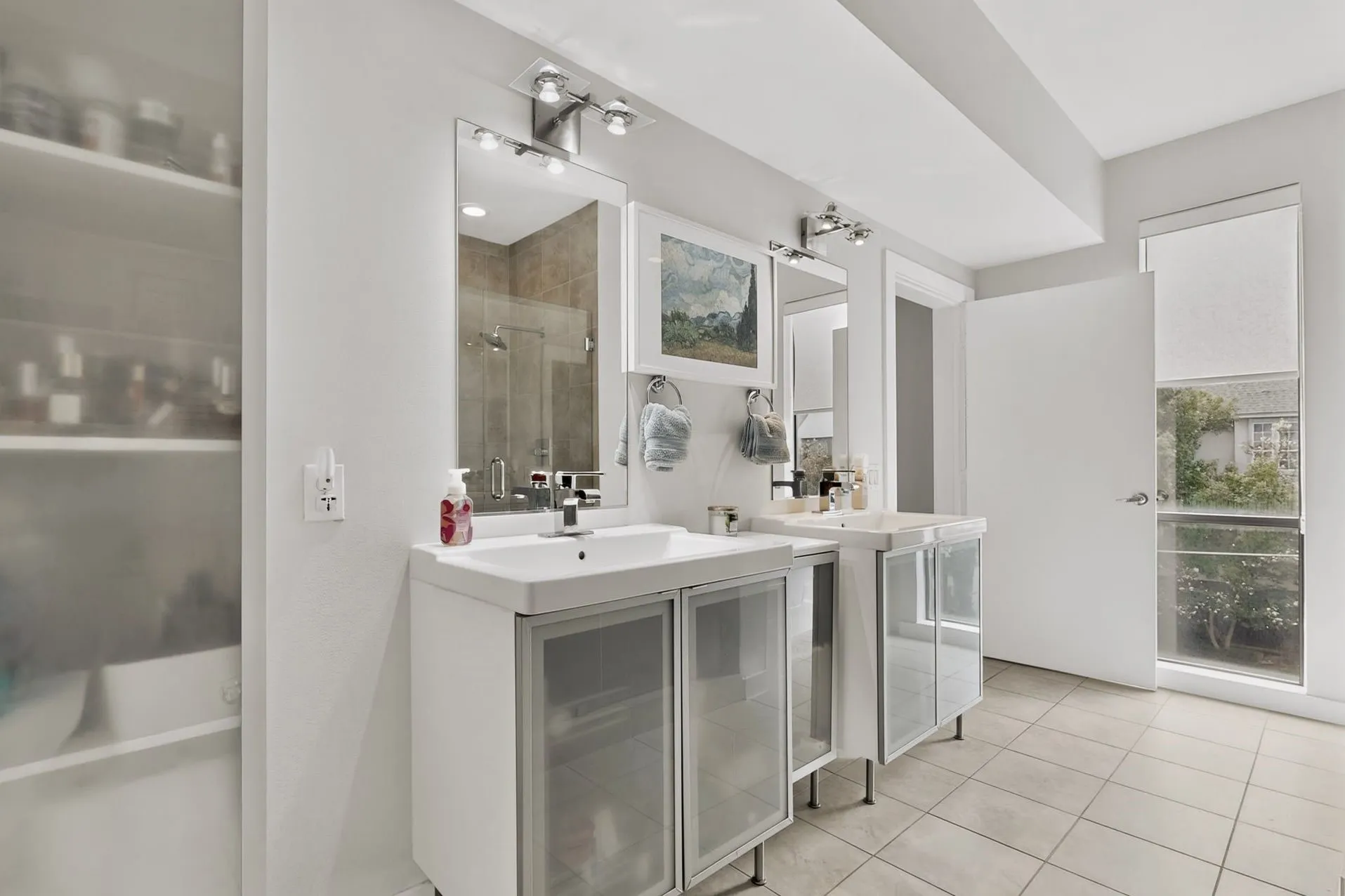 Dual vanity sinks with integrated white countertops