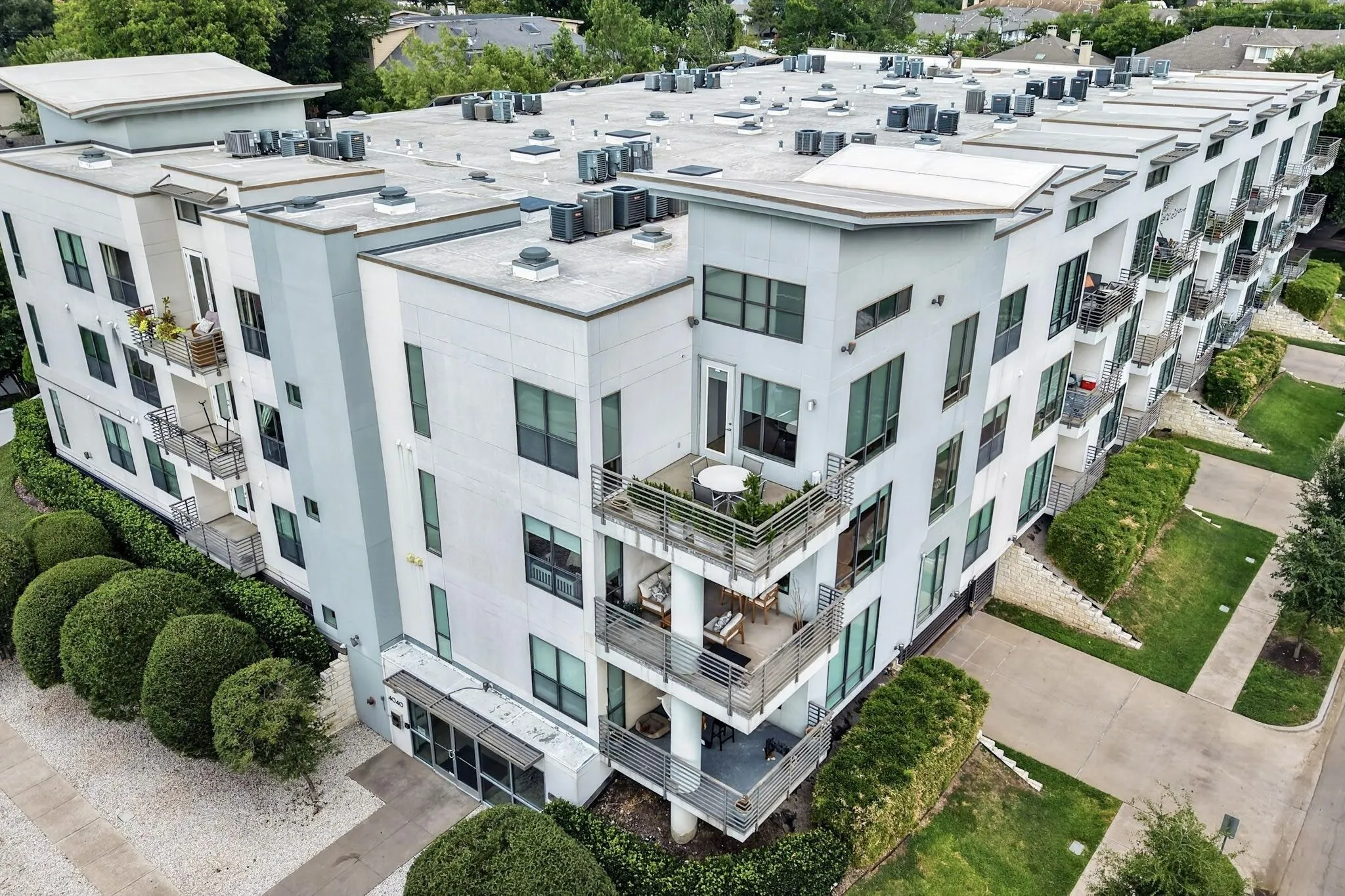 Condominium For Sale in Dallas County , 4040 N Hall Street 201, Dallas, Texas 75219, 2 Bedroom, 2 Bathroom, 2 Garage spaces, 1,702 Sqft, built in 2006, mls#21345684, Real Estate Agent in Dallas, Homes For Sale in Dallas county, Homes For Sale in Dallas, Realtor in Dallas Texas, Real Estate Brokerage Independent Realty Texas, Luminita Cordes Realtor