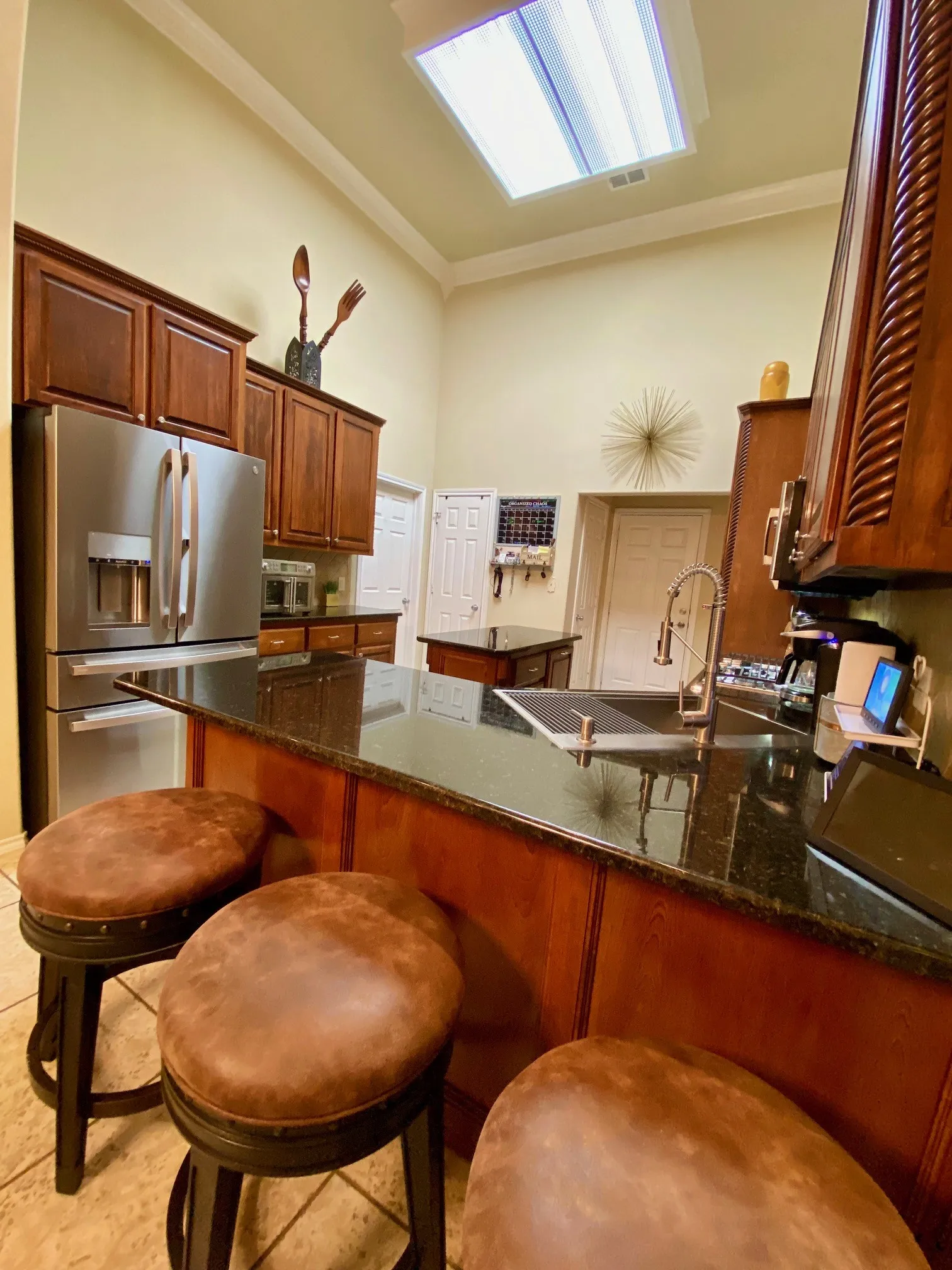Breakfast Bar with Stools