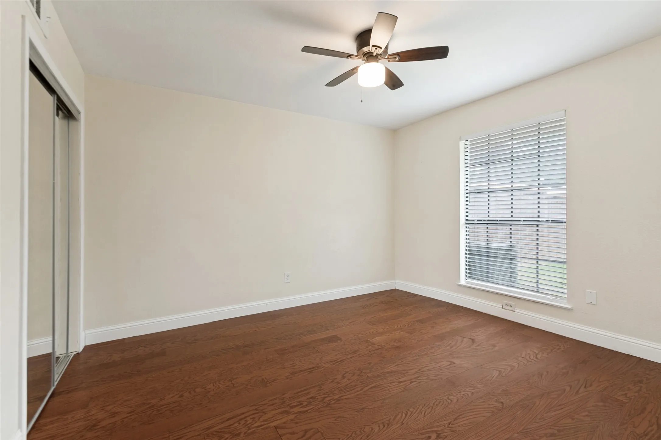 Townhouse For Sale in Dallas County , 13719 Flagstone Lane, Dallas, Texas 75240, 2 Bedroom, 2 Bathroom, Garage spaces, 1,208 Sqft, built in 1970, mls#21350133, Real Estate Agent in Dallas, Homes For Sale in Dallas county, Homes For Sale in Dallas, Realtor in Dallas Texas, Real Estate Brokerage Independent Realty Texas, Luminita Cordes Realtor