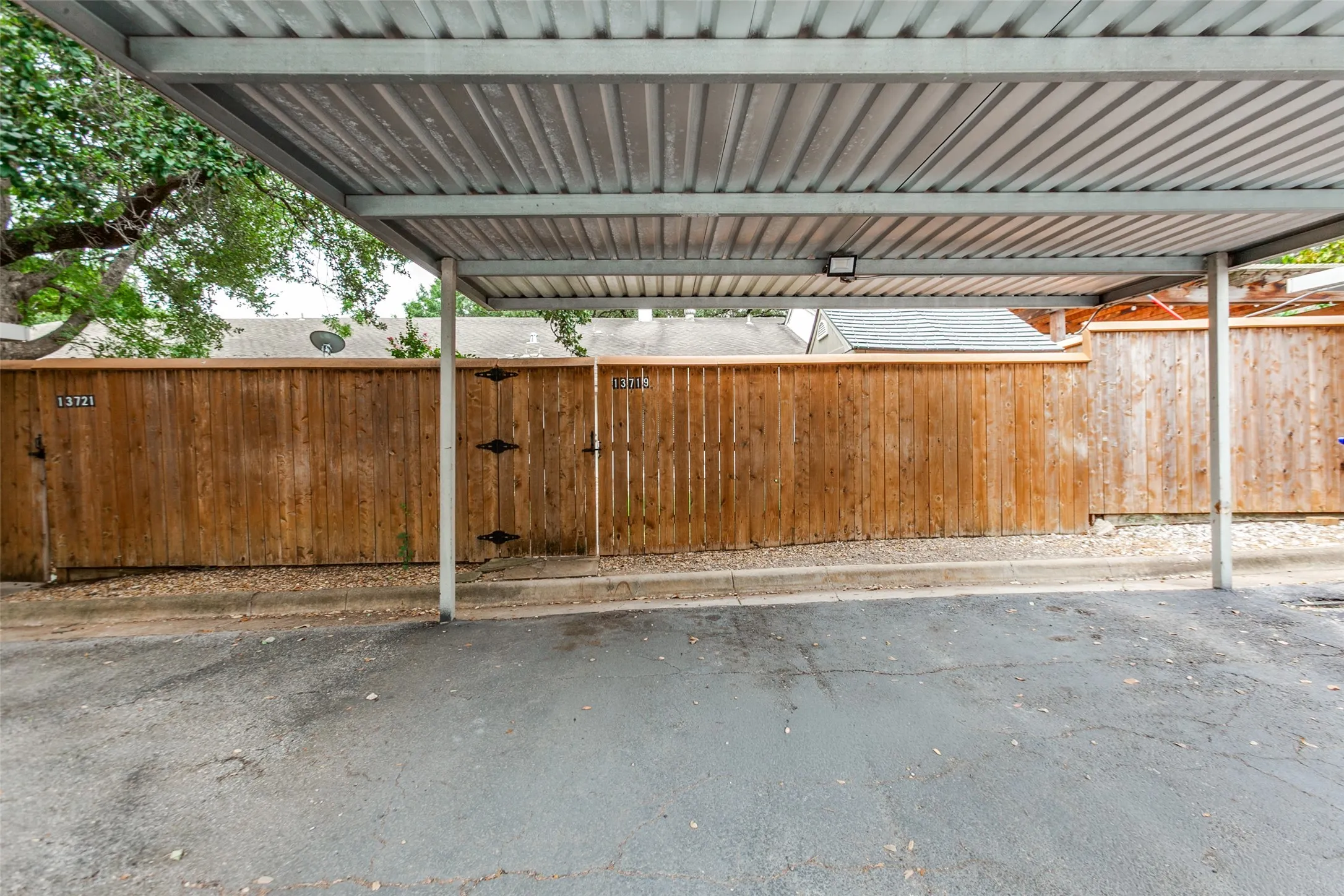 Townhouse For Sale in Dallas County , 13719 Flagstone Lane, Dallas, Texas 75240, 2 Bedroom, 2 Bathroom, Garage spaces, 1,208 Sqft, built in 1970, mls#21350133, Real Estate Agent in Dallas, Homes For Sale in Dallas county, Homes For Sale in Dallas, Realtor in Dallas Texas, Real Estate Brokerage Independent Realty Texas, Luminita Cordes Realtor