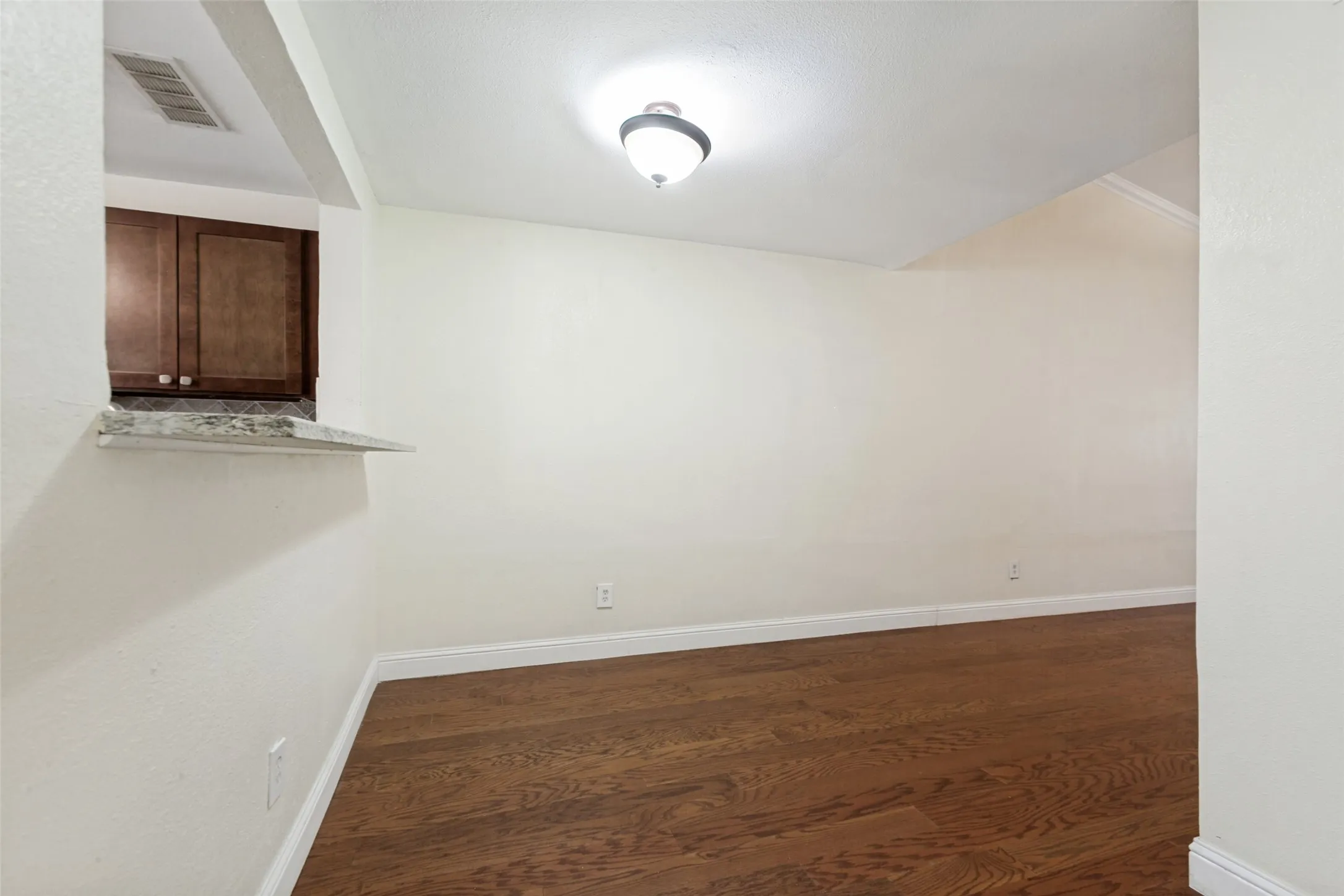 Townhouse For Sale in Dallas County , 13719 Flagstone Lane, Dallas, Texas 75240, 2 Bedroom, 2 Bathroom, Garage spaces, 1,208 Sqft, built in 1970, mls#21350133, Real Estate Agent in Dallas, Homes For Sale in Dallas county, Homes For Sale in Dallas, Realtor in Dallas Texas, Real Estate Brokerage Independent Realty Texas, Luminita Cordes Realtor
